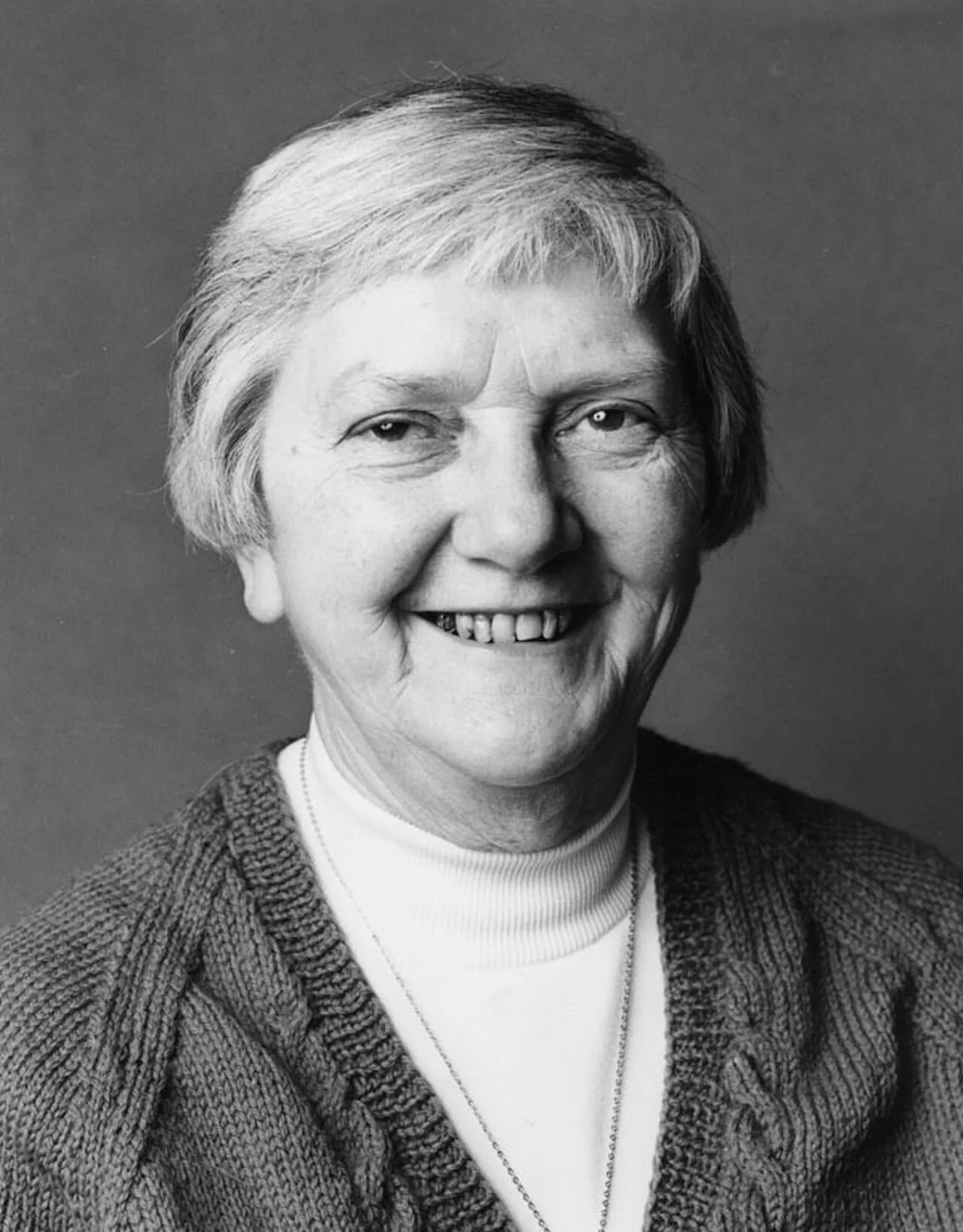 Portrait of Joyce Bennett (1923–2015) – memorial page