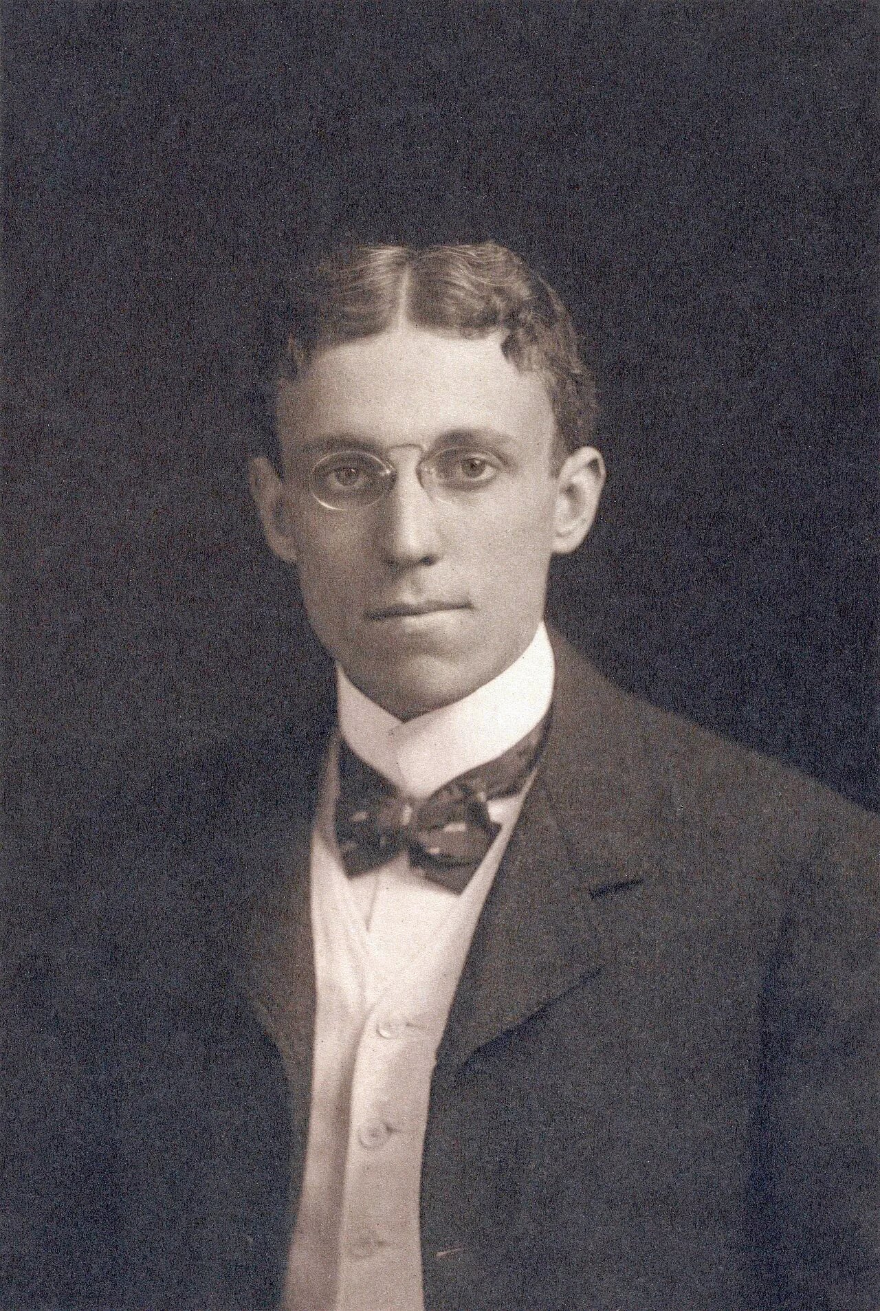 Portrait of H. Lyman Saÿen (1875–1918) – memorial page