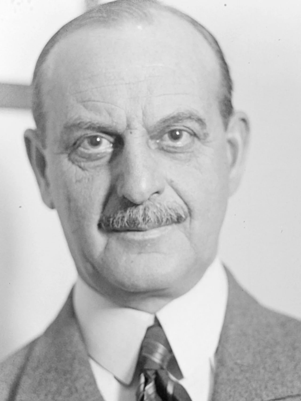 Portrait of Ogden Hammond (1869–1956) – memorial page