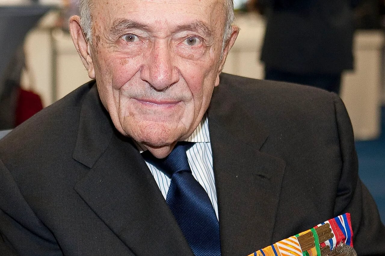 Portrait of Frits Jan Willem den Ouden (1914–2012) – memorial page