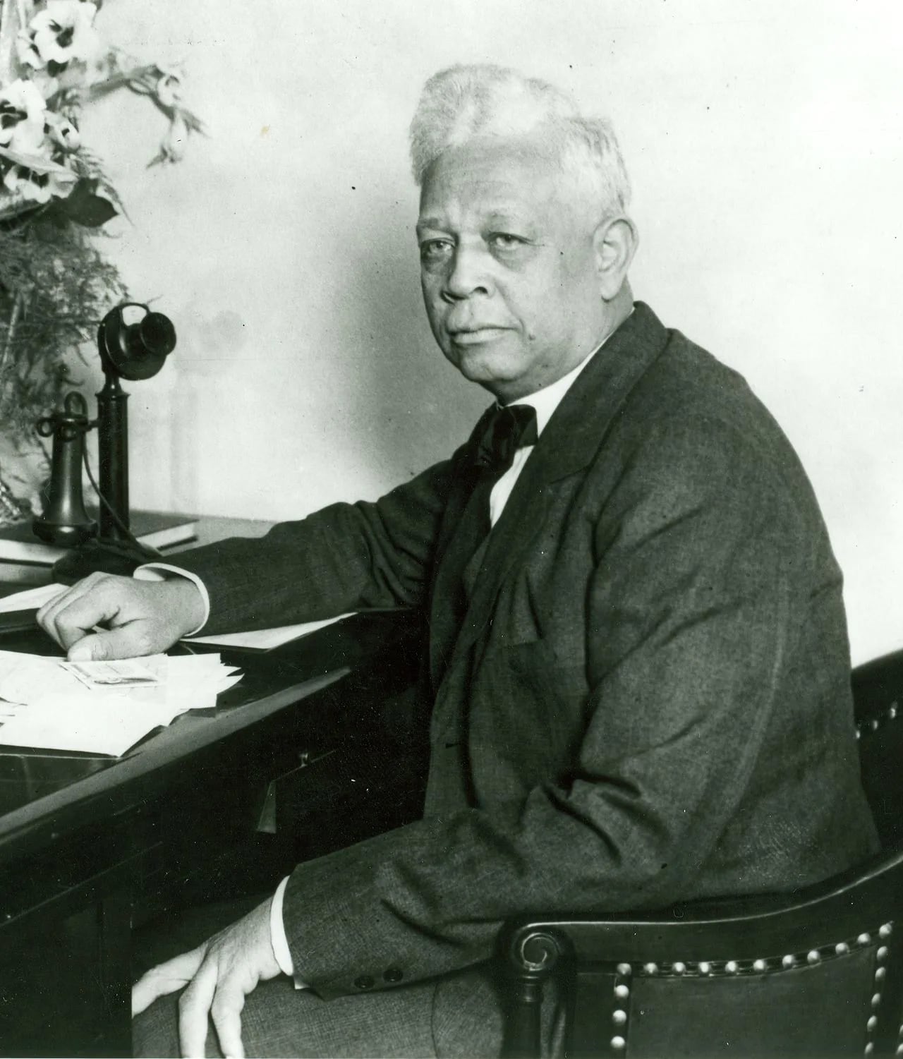 Porträt von Oscar Stanton De Priest (1871–1951) – Gedenkseite