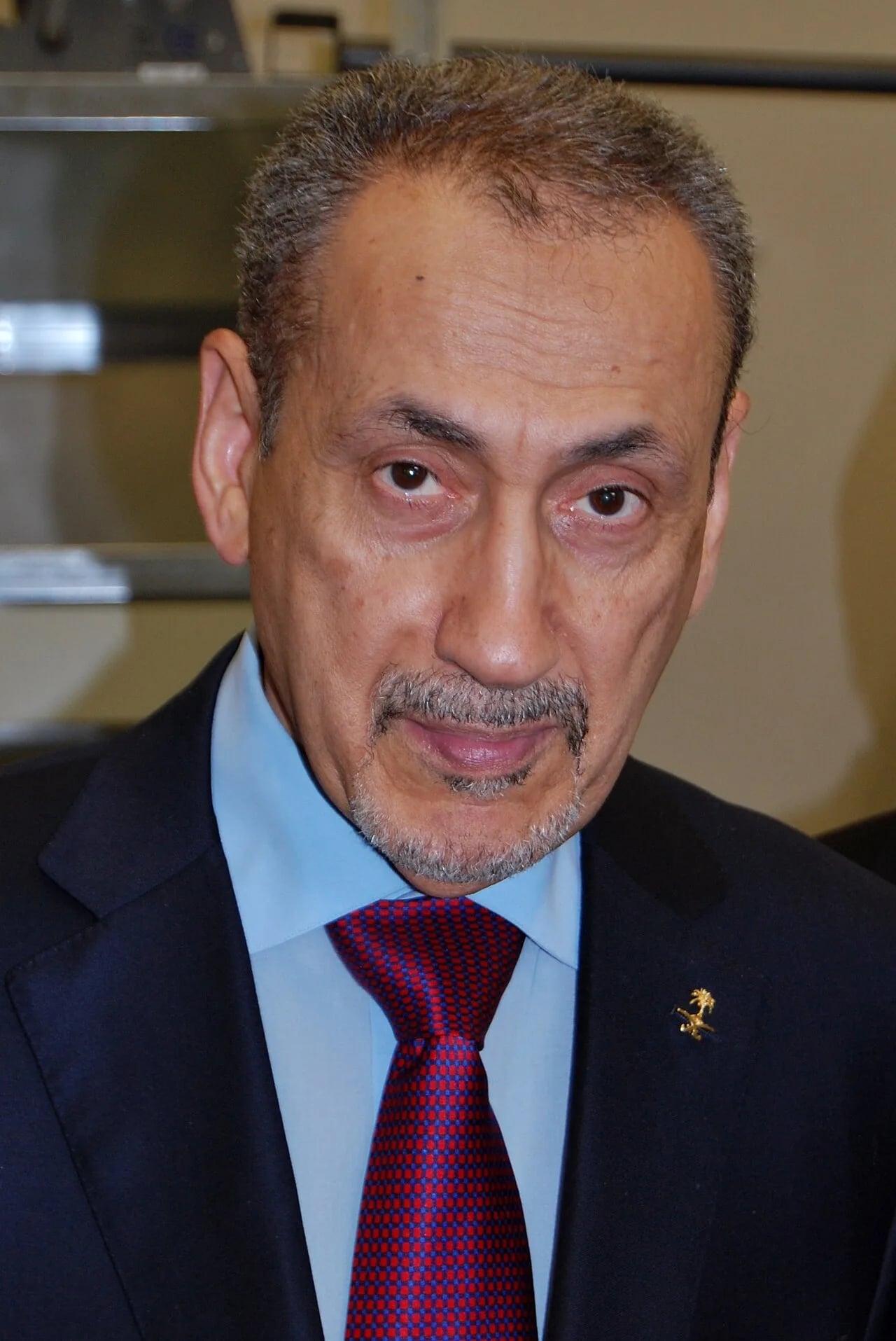 Porträt von Ossama bin Abdul Majed Shobokshi (1943–2023) – Gedenkseite