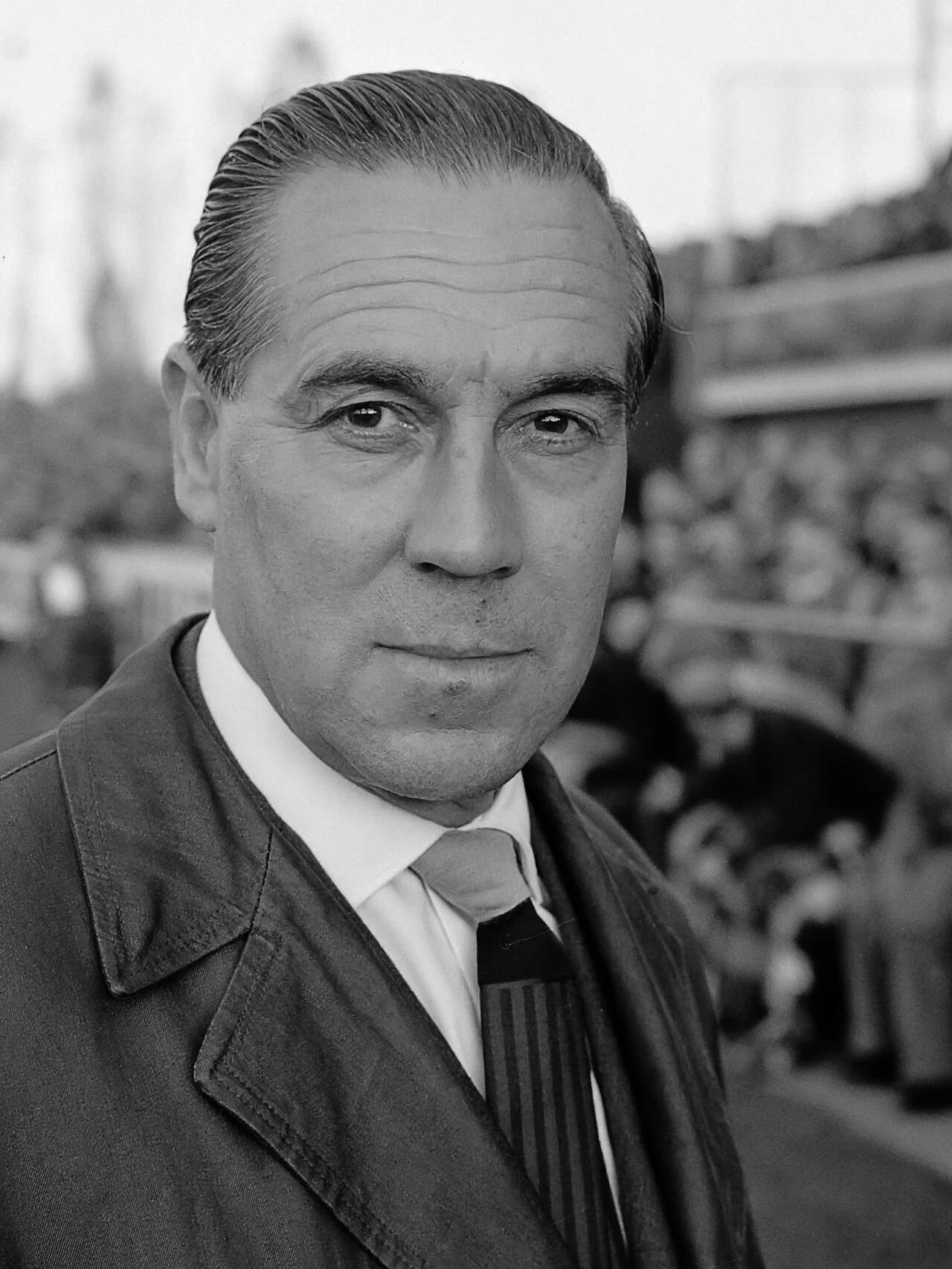 Porträt von Ron Dellow (1914–2013) – Gedenkseite