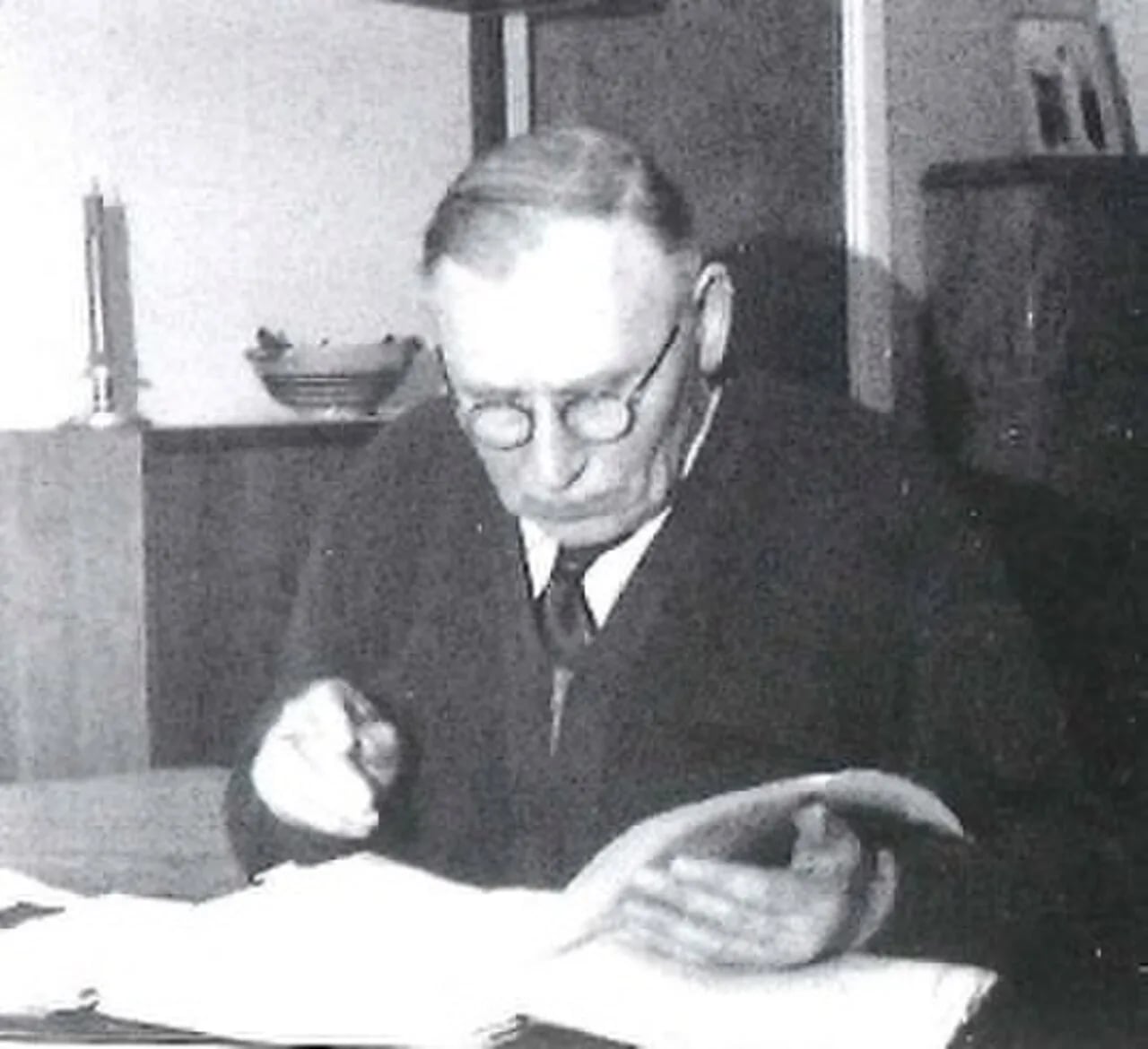 Portrait of Abraham Loftheim (1893–1966) – memorial page