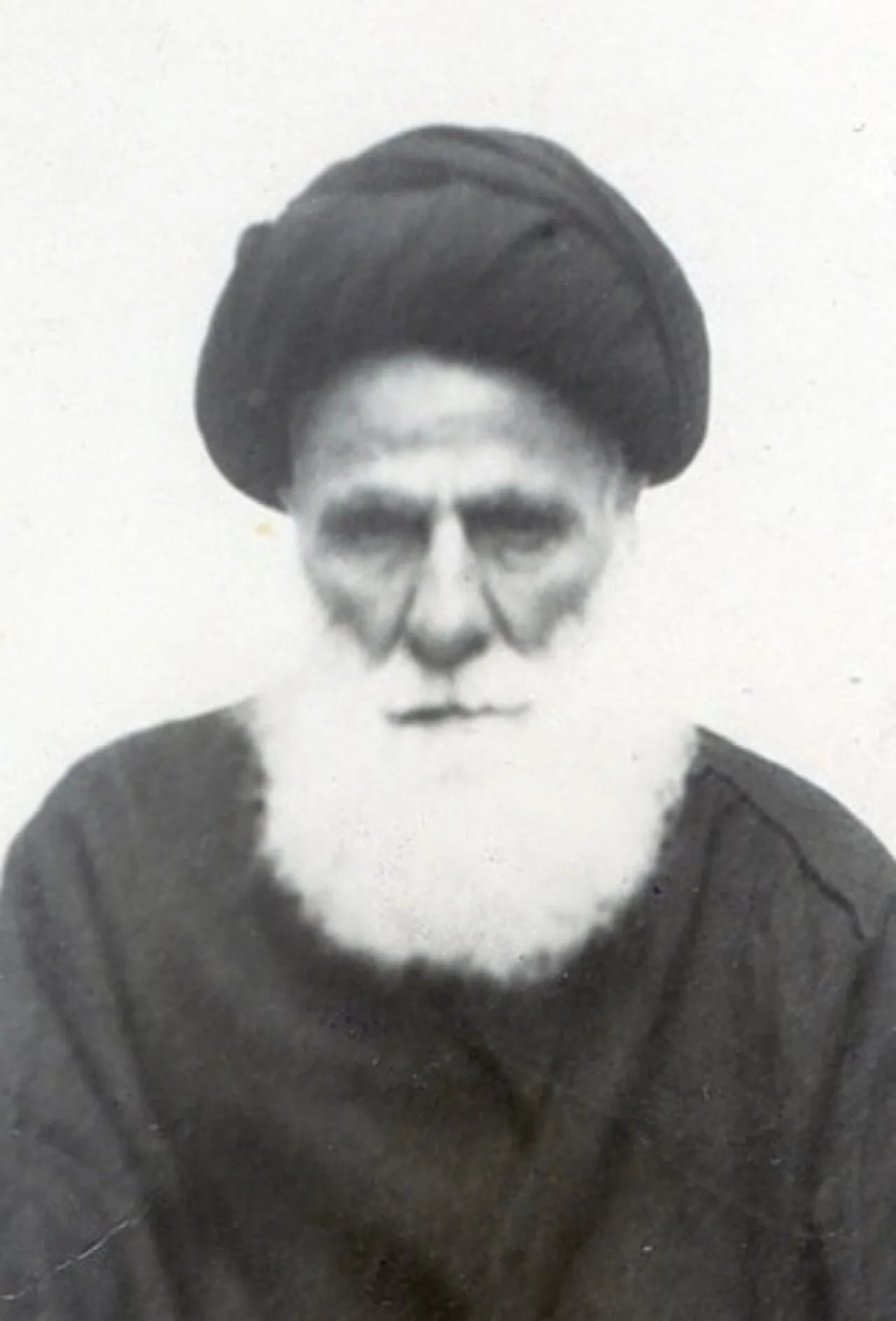 Porträt von Hussein Tabatabaei Qomi (1865–1947) – Gedenkseite