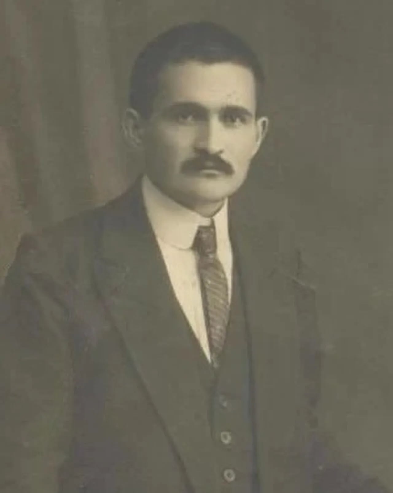 Portrait of Şahit Äxmädief (1889–1930) – memorial page