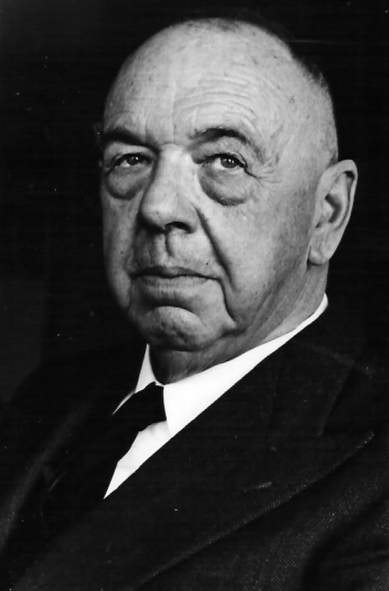 Portrait of Gordon Tomlinson (1887–1955) – memorial page