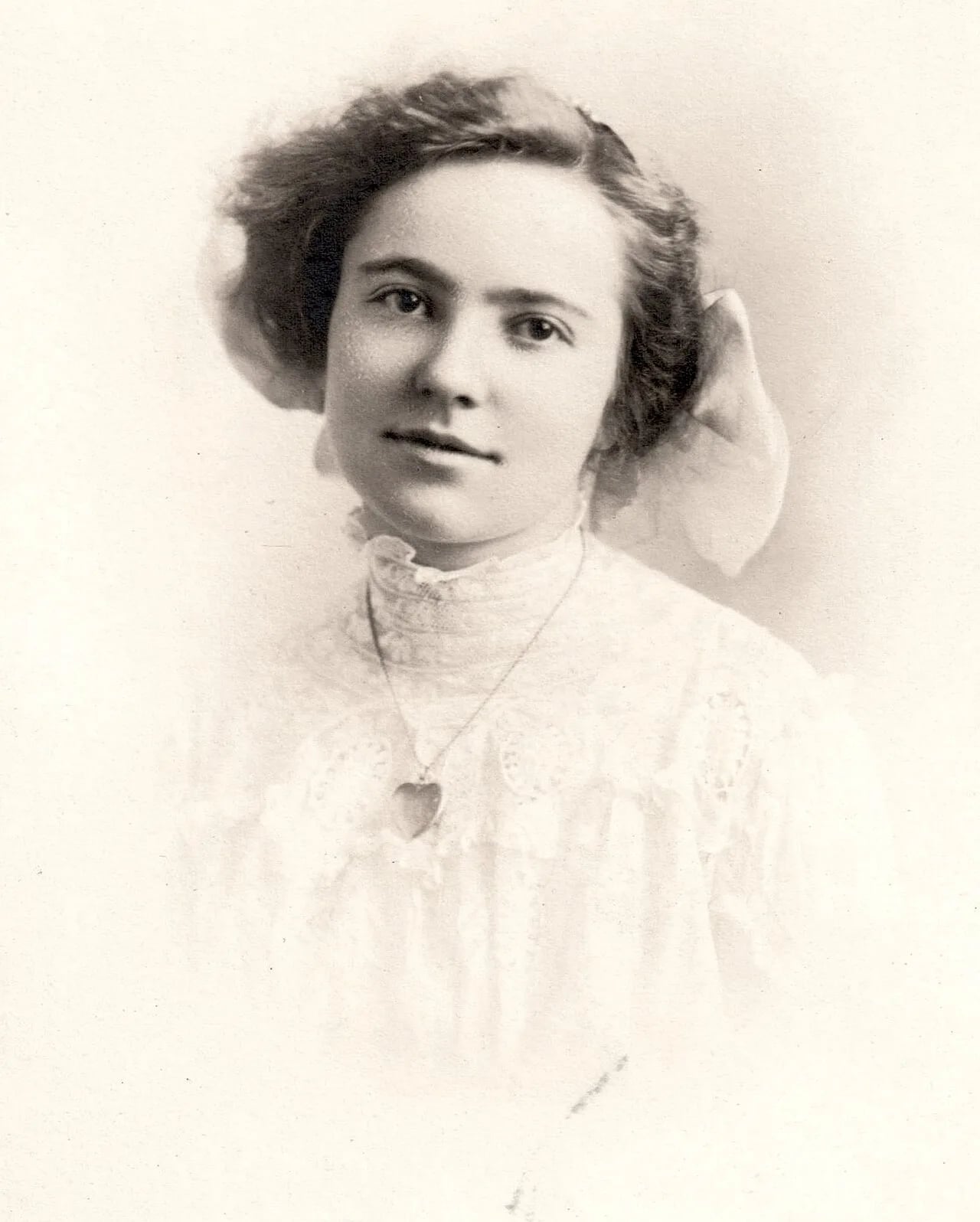 Portrait of Pauline Alderman (1893–1983) – memorial page