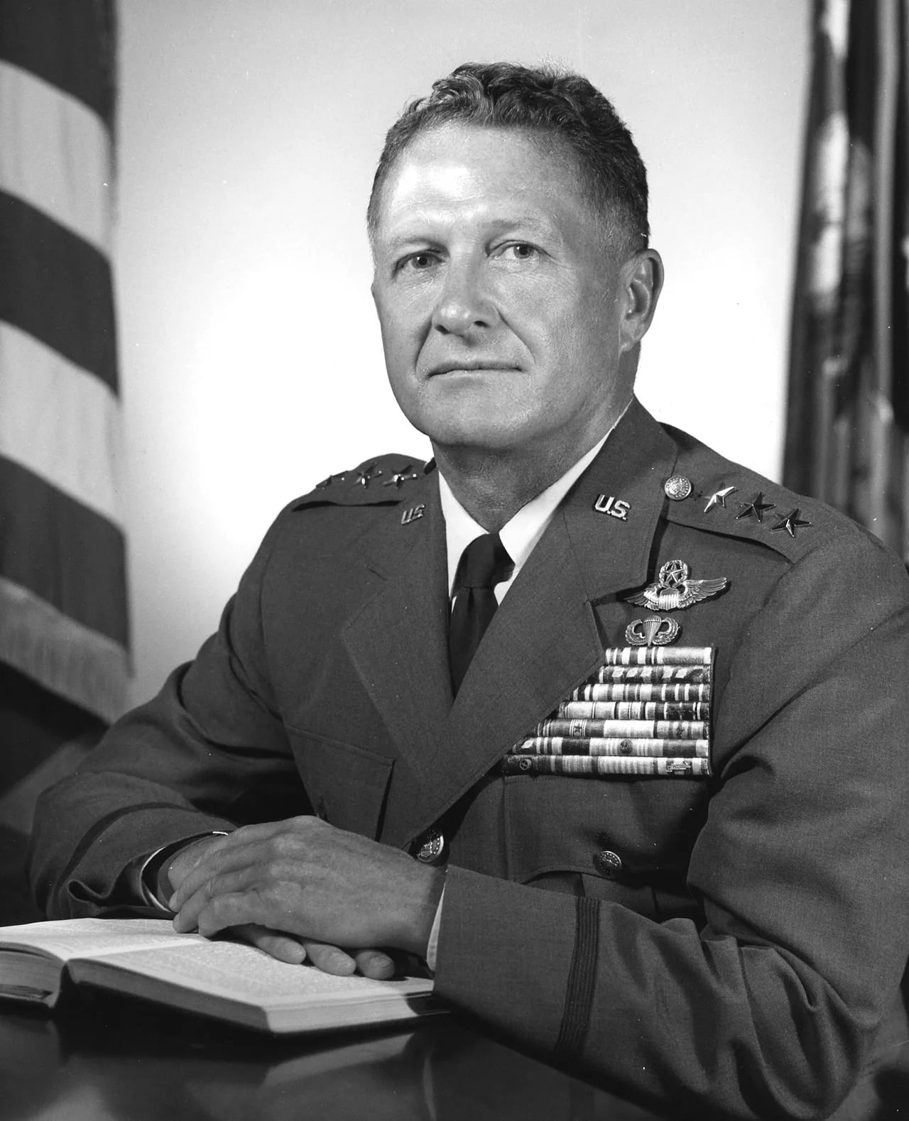 Porträt von Gordon M. Graham (1918–2008) – Gedenkseite