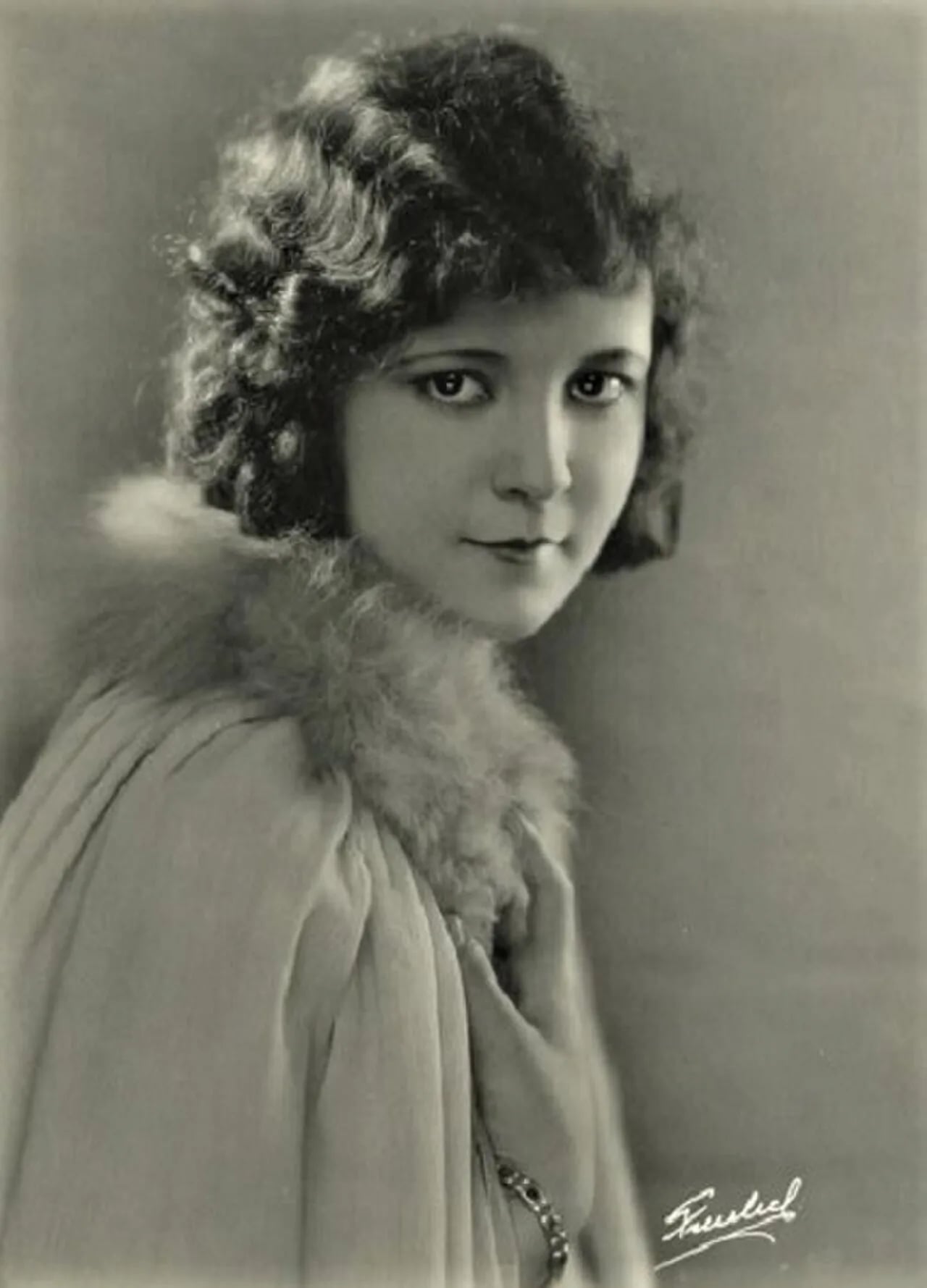 Porträt von Nancy Drexel (1910–1989) – Gedenkseite