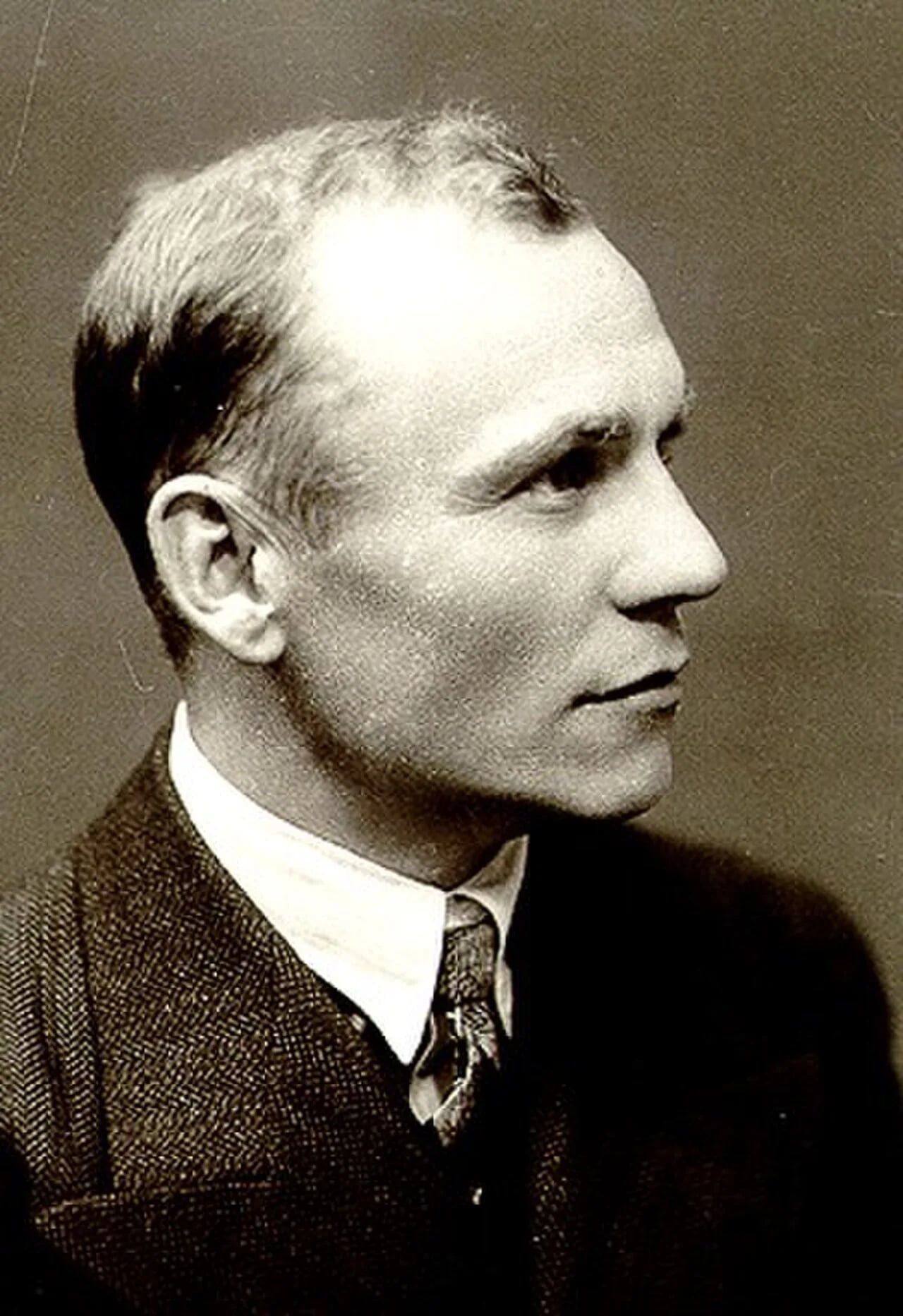Porträt von Albert Kivikas (1898–1978) – Gedenkseite