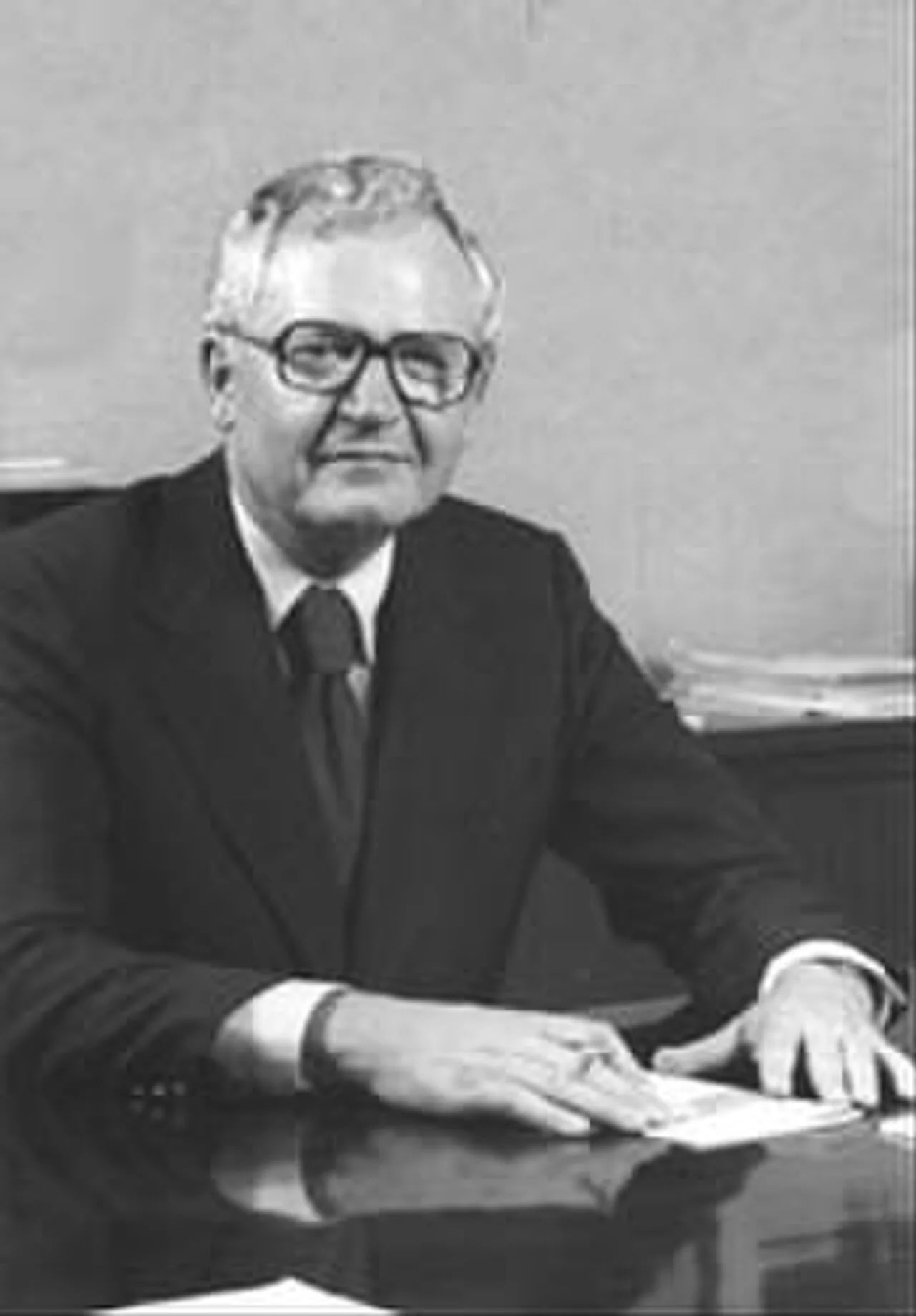 Portrait of John E. Visser (1920–1997) – memorial page