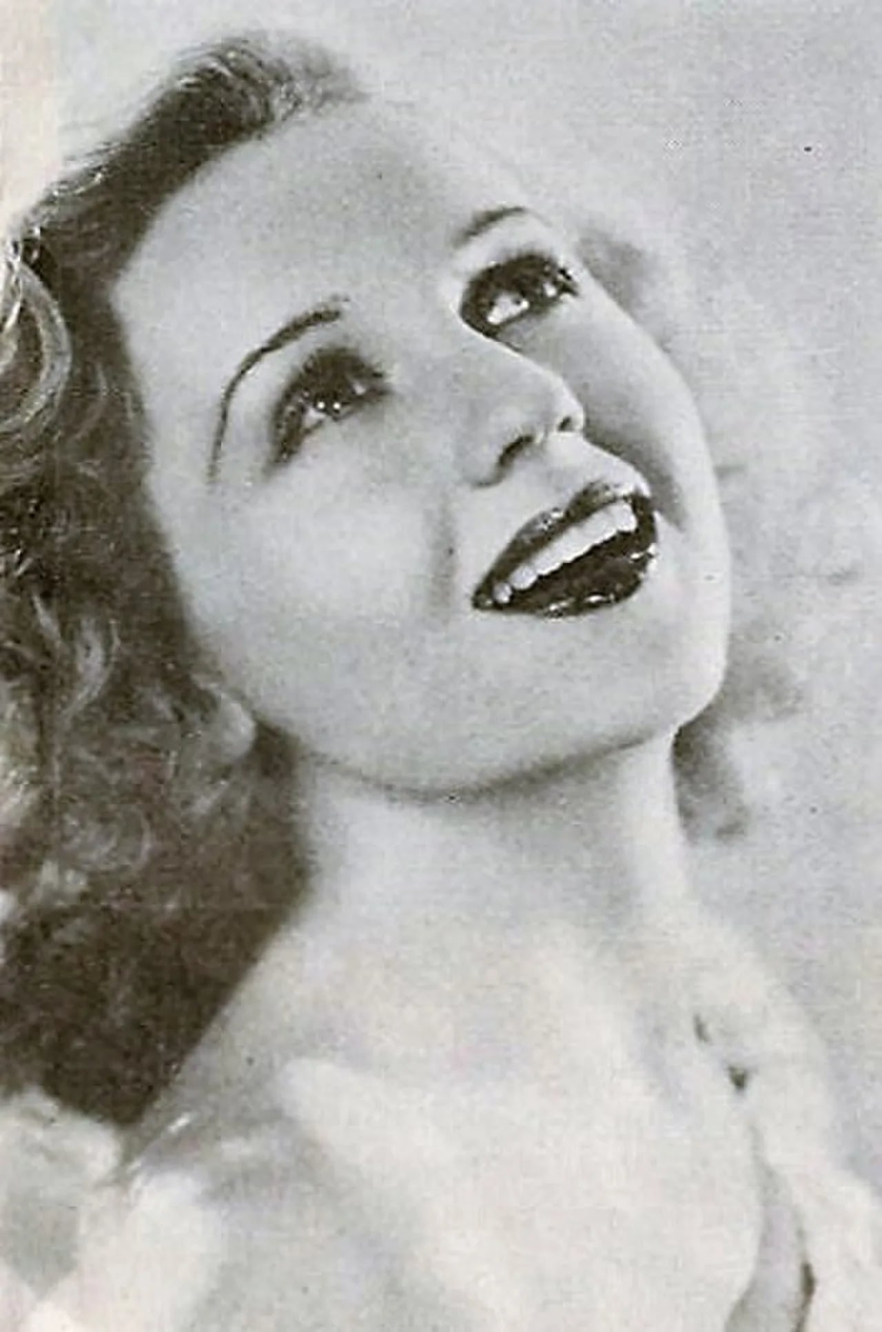 Portrait of Adrienne Dore (1910–1992) – memorial page