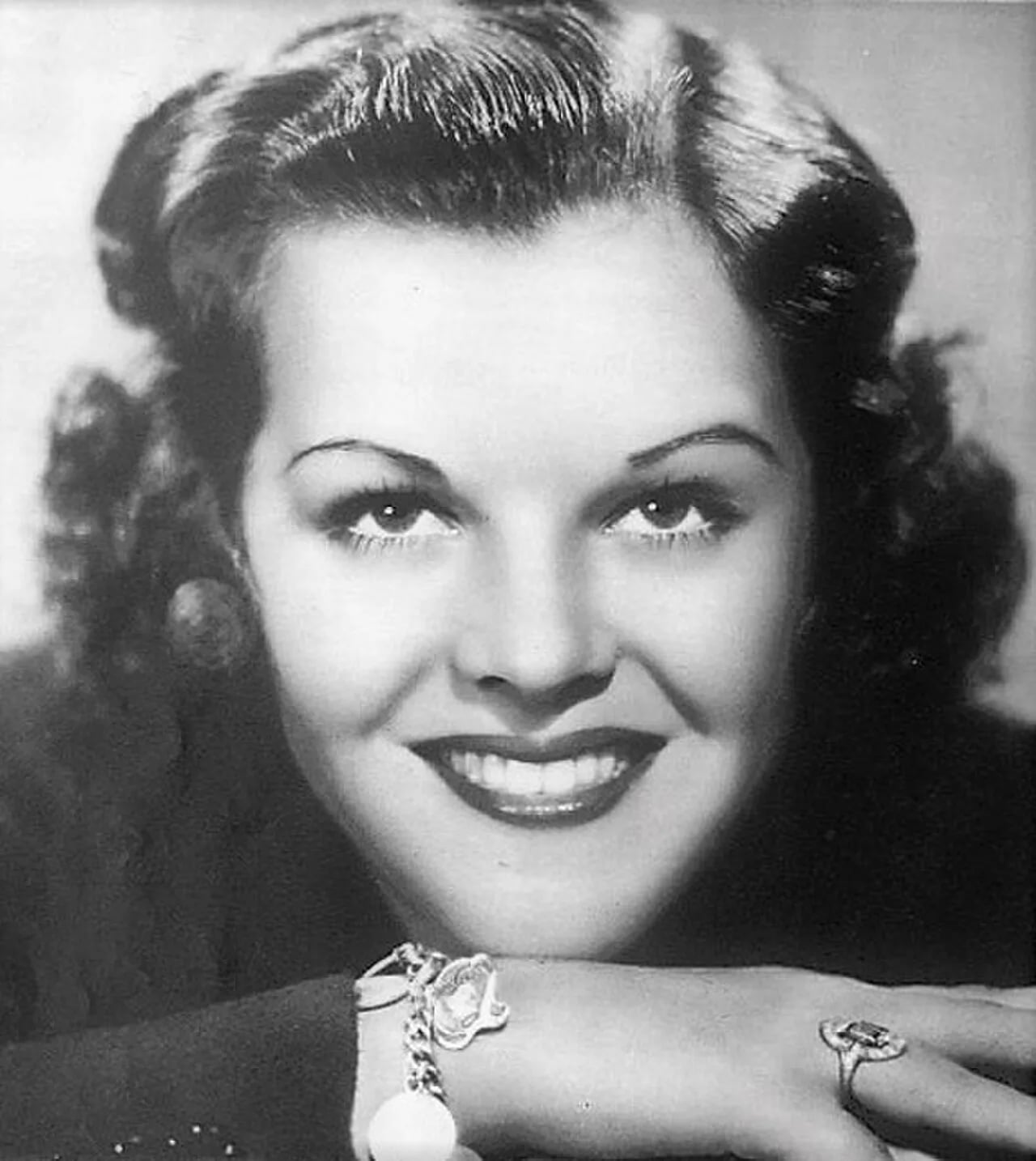 Porträt von Dixie Dunbar (1919–1991) – Gedenkseite