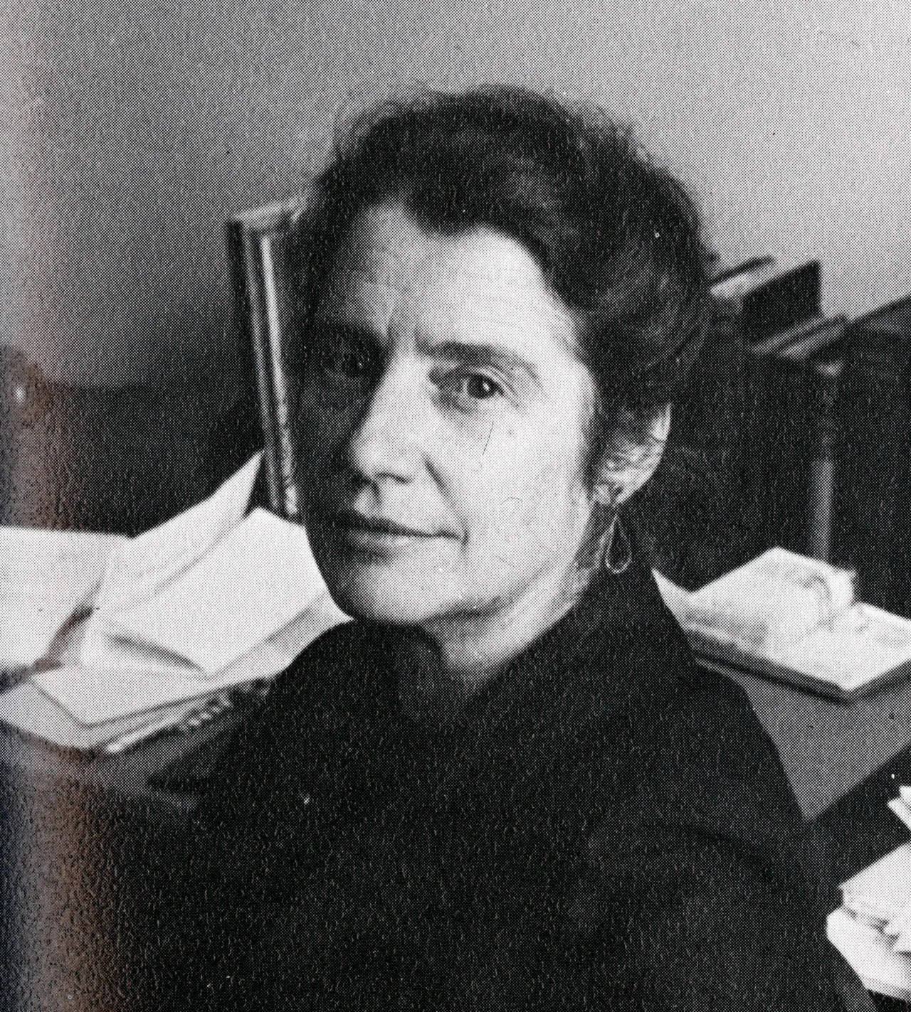 Portrait of Helen Bacon (1919–2007) – memorial page