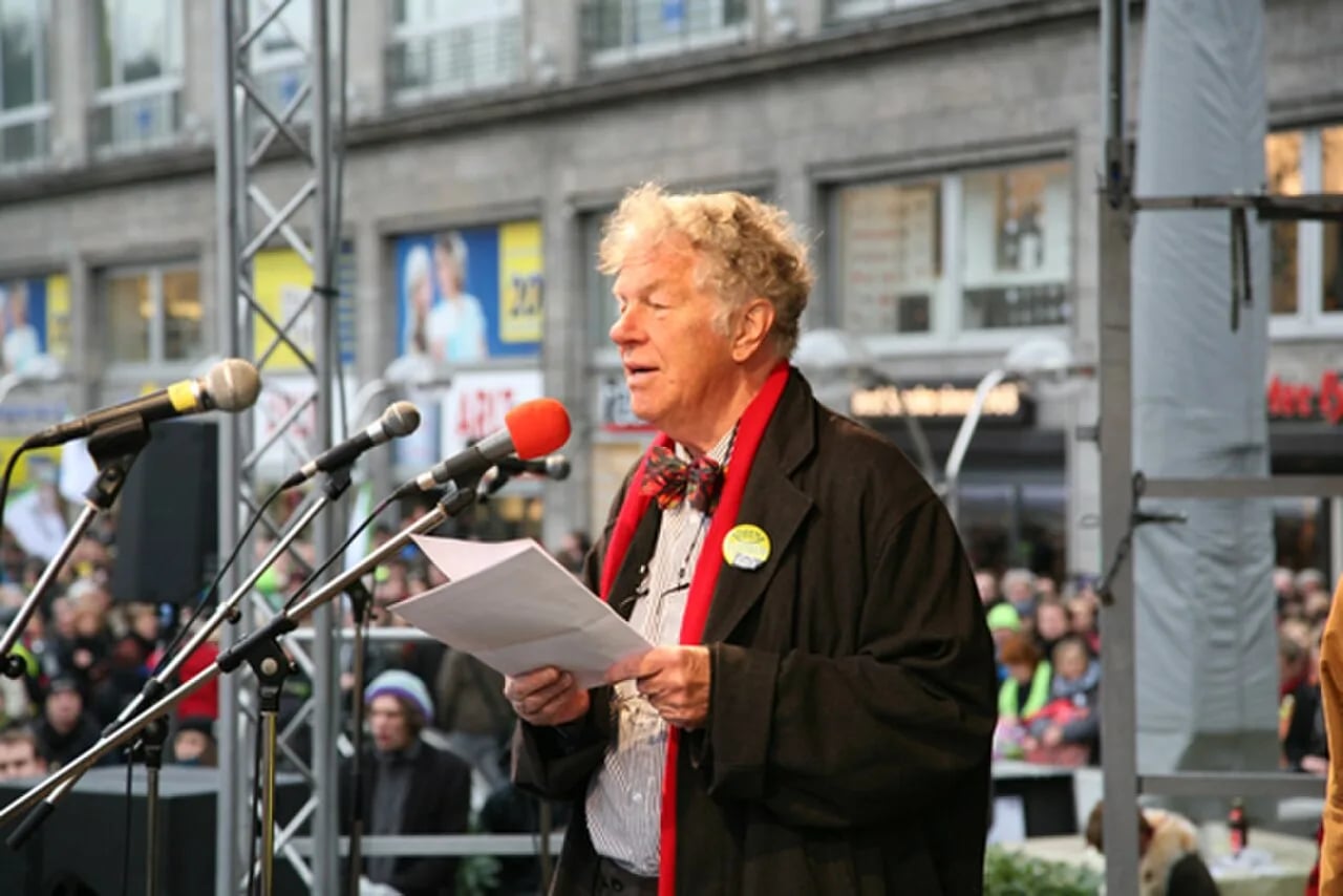 Portrait of Peter Conradi (1932–2016) – memorial page