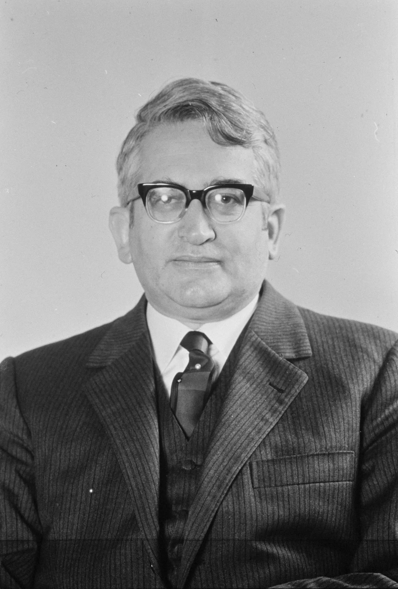 Porträt von Peter Hefti (1922–2012) – Gedenkseite