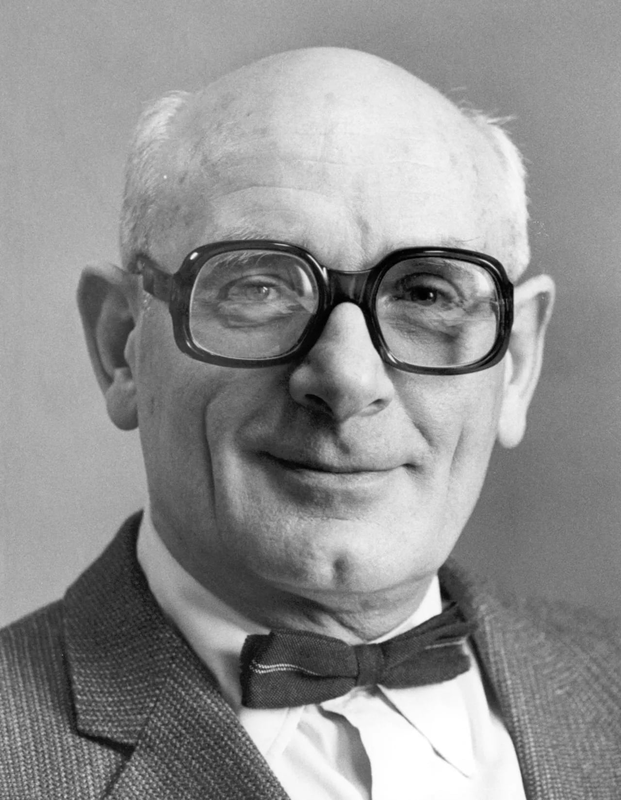 Portrait of Peter Sager (1925–2006) – memorial page