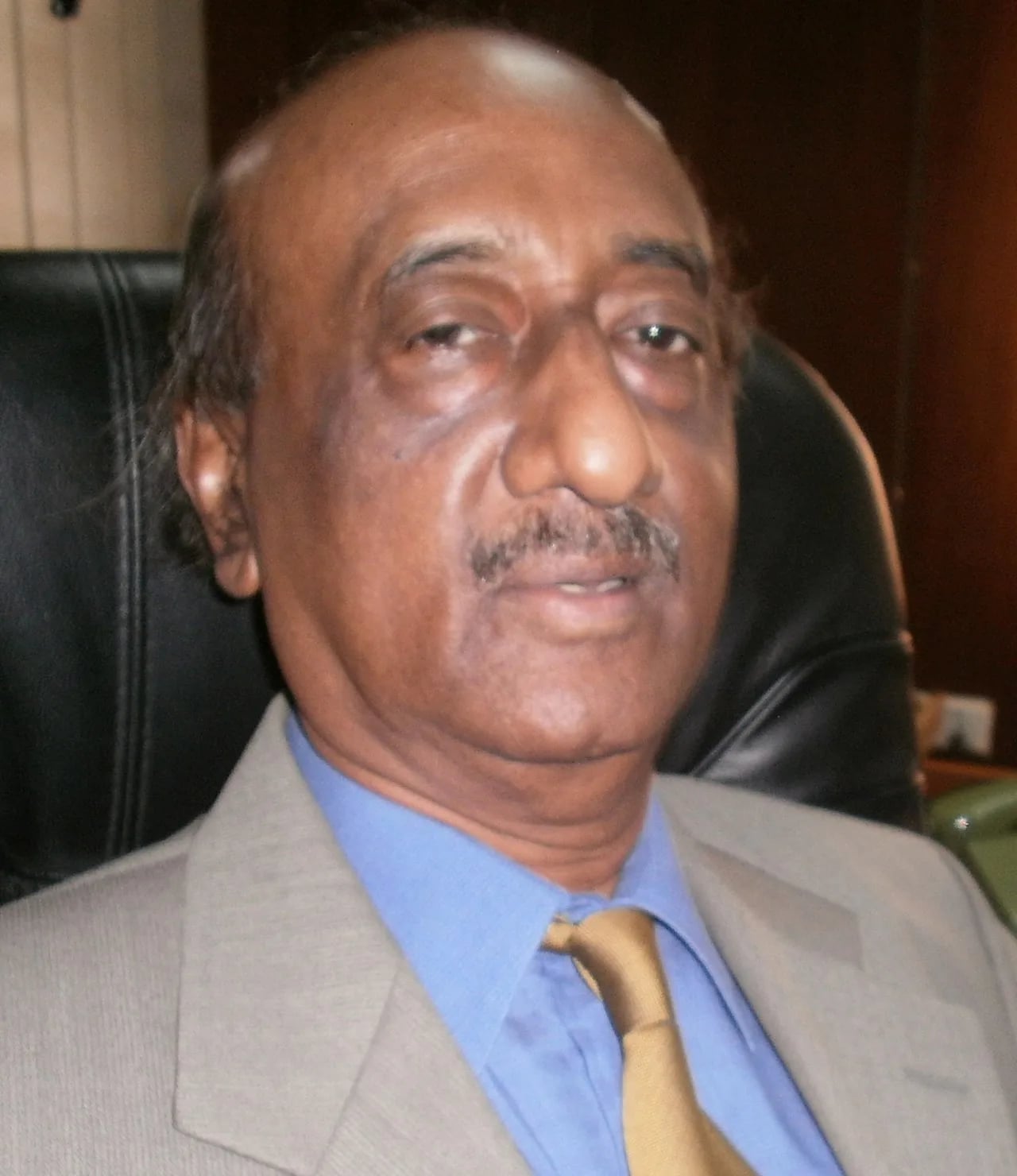 Porträt von Saadat Husain (1946–2020) – Gedenkseite