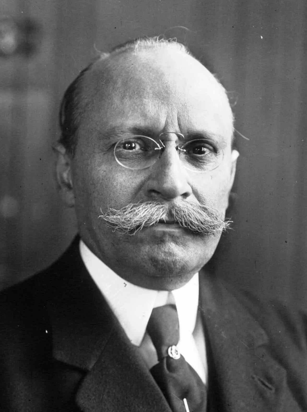 Porträt von Emmanuel de Peretti de La Rocca (1870–1958) – Gedenkseite