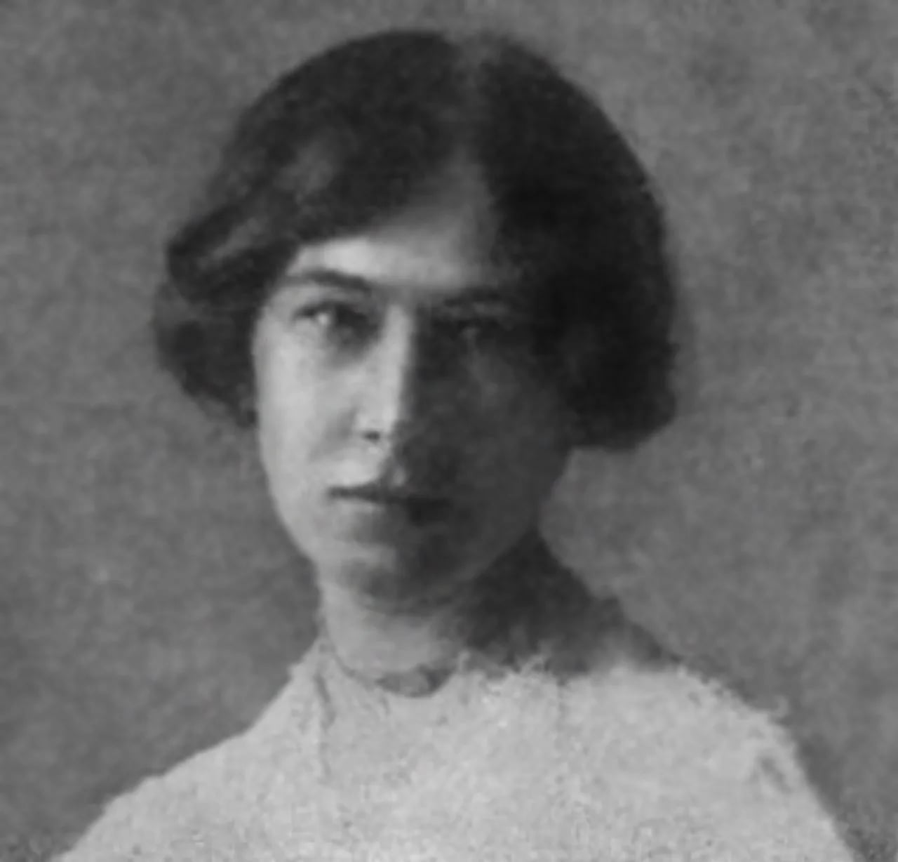 Portrait of Ester Claesson (1884–1931) – memorial page