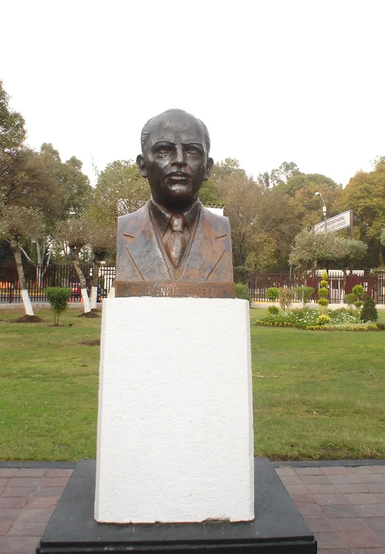 Portrait of Luis Enrique Erro (1897–1955) – memorial page