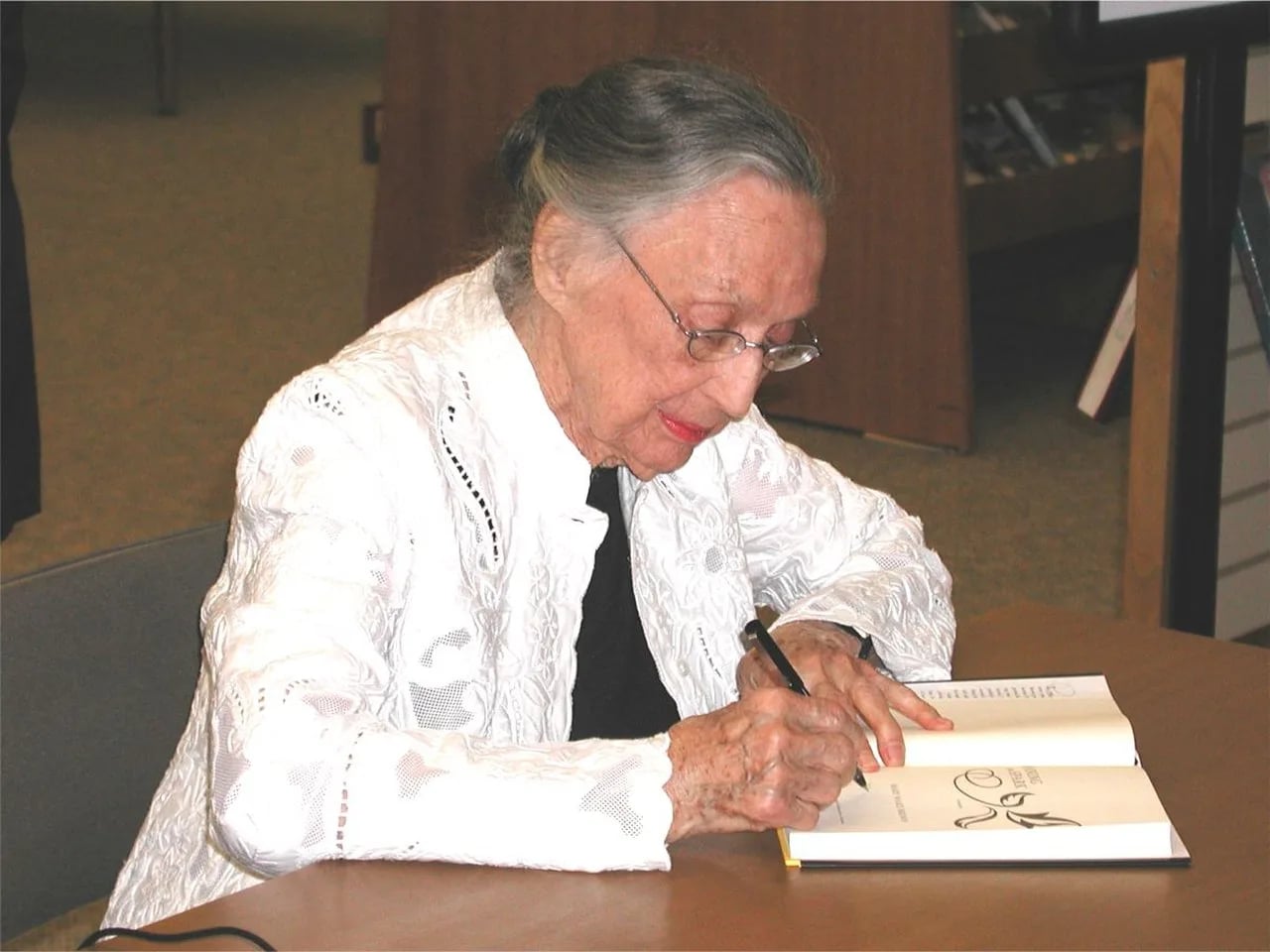 Portrait of Mary Ward Brown (1917–2013) – memorial page