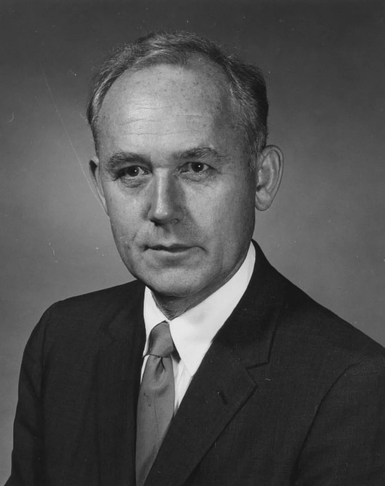 Porträt von Kaj Aage Gunnar Strand (1907–2000) – Gedenkseite
