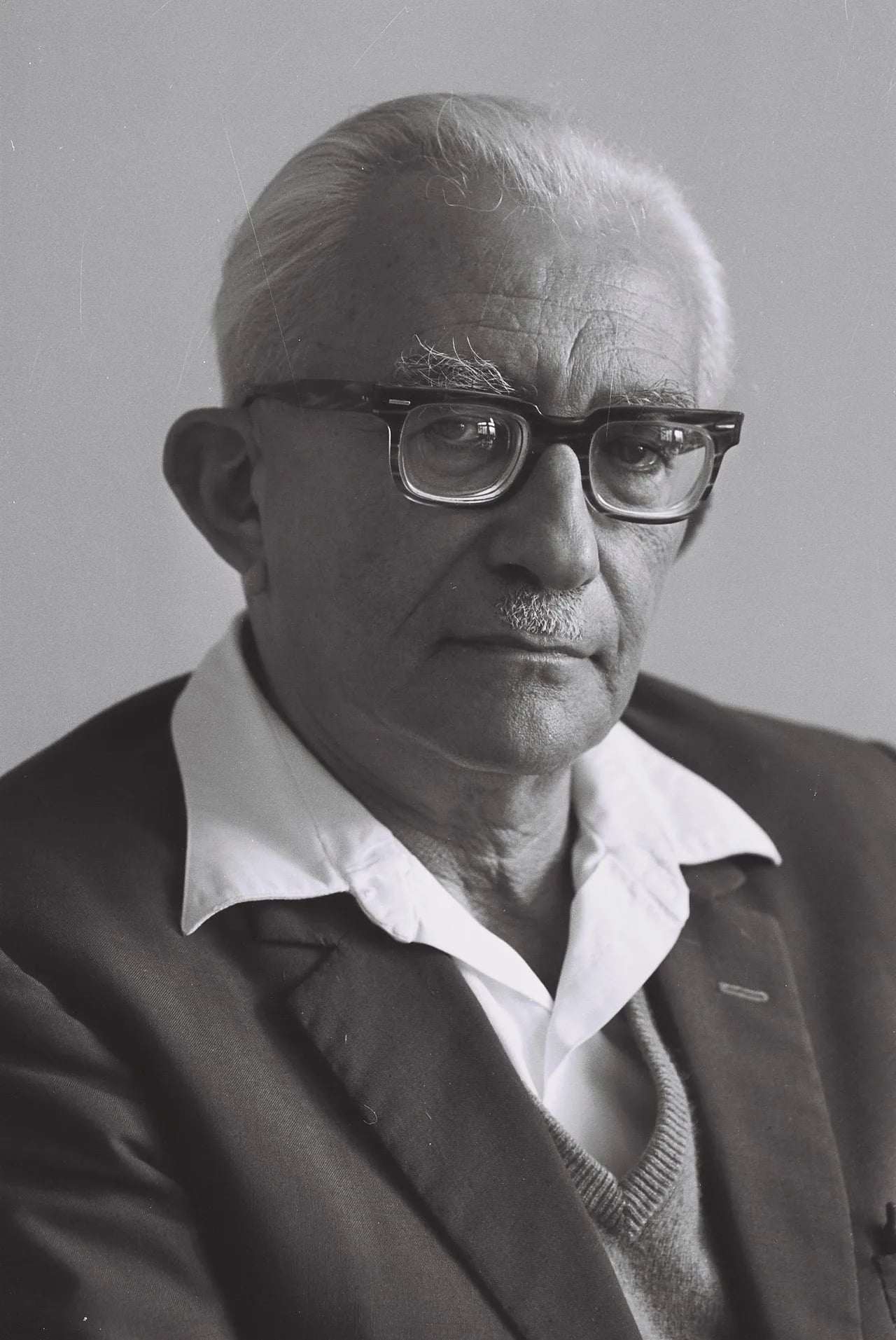 Portrait of Mordechaj Bentov (1900–1985) – memorial page
