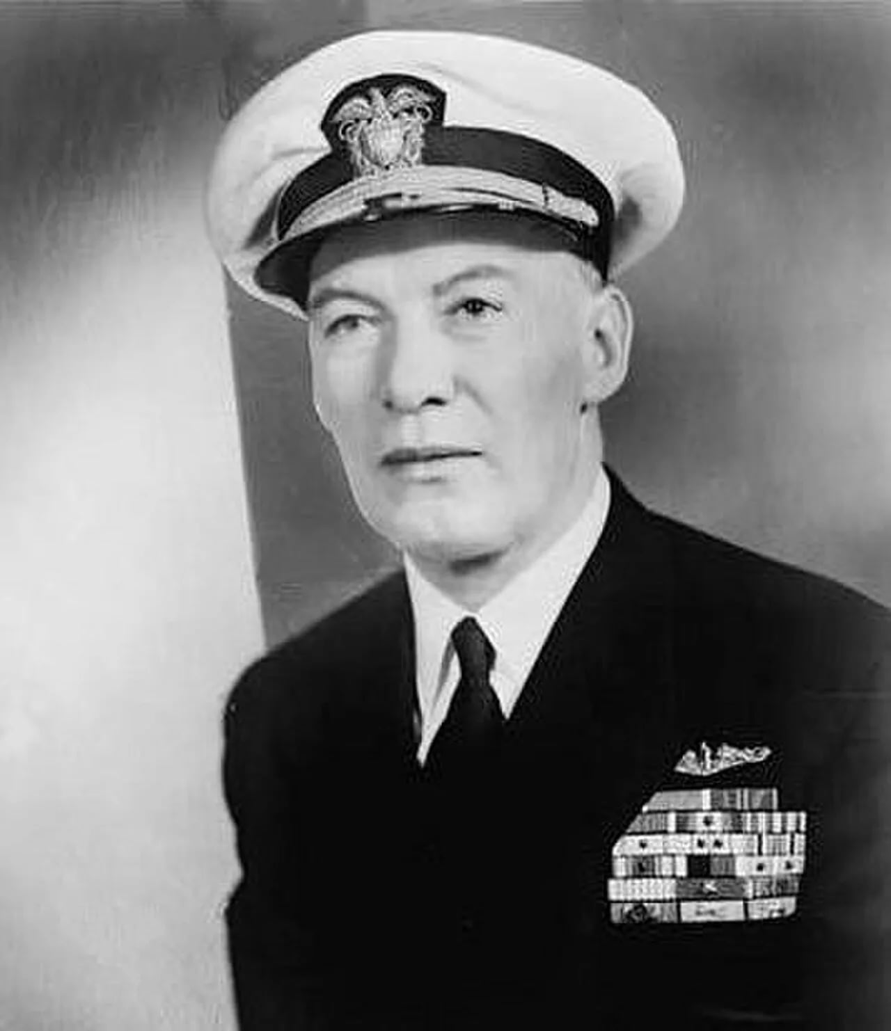 Portrait of Roscoe H. Hillenkoetter (1897–1982) – memorial page