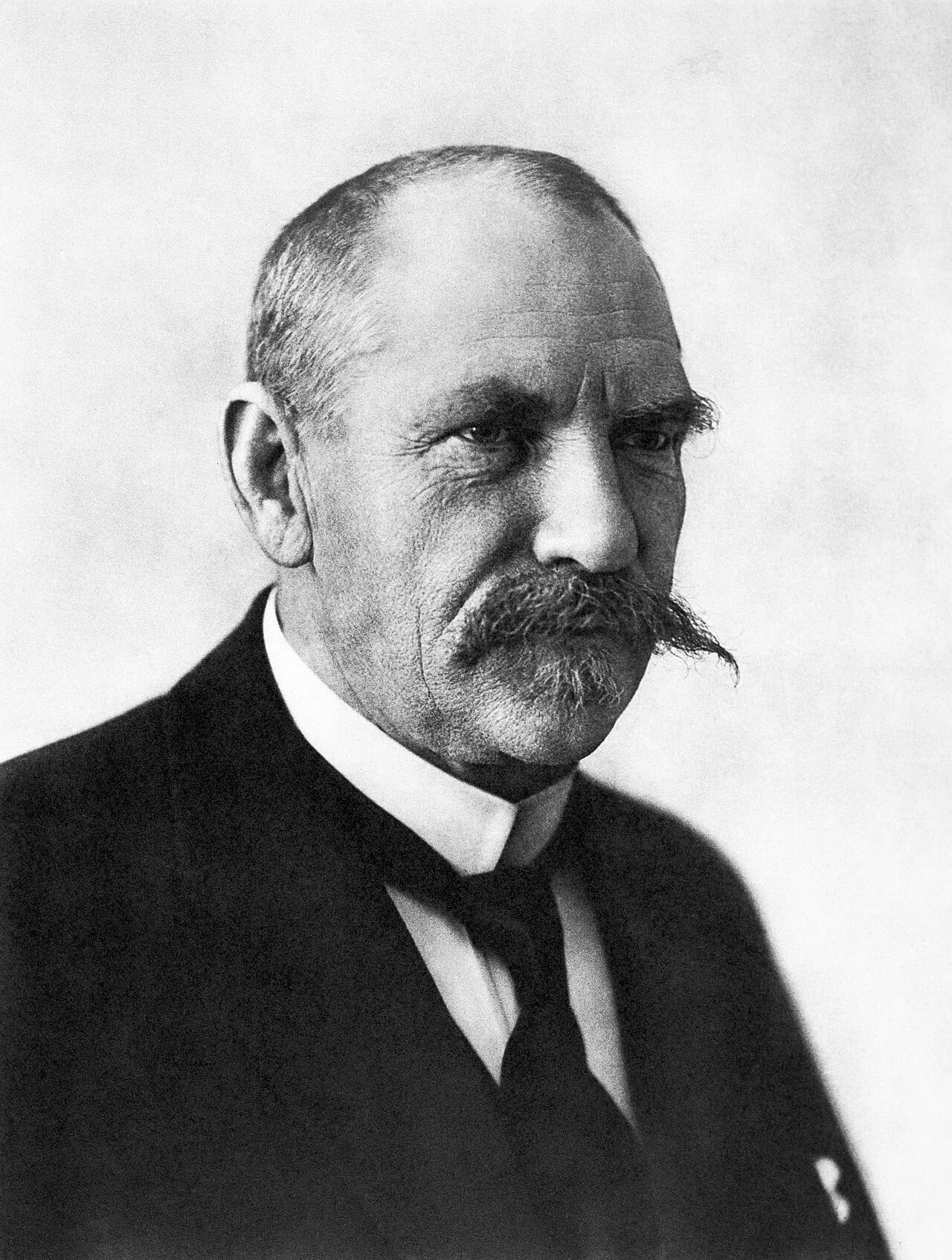 Porträt von Pehr Evind Svinhufvud (1861–1944) – Gedenkseite