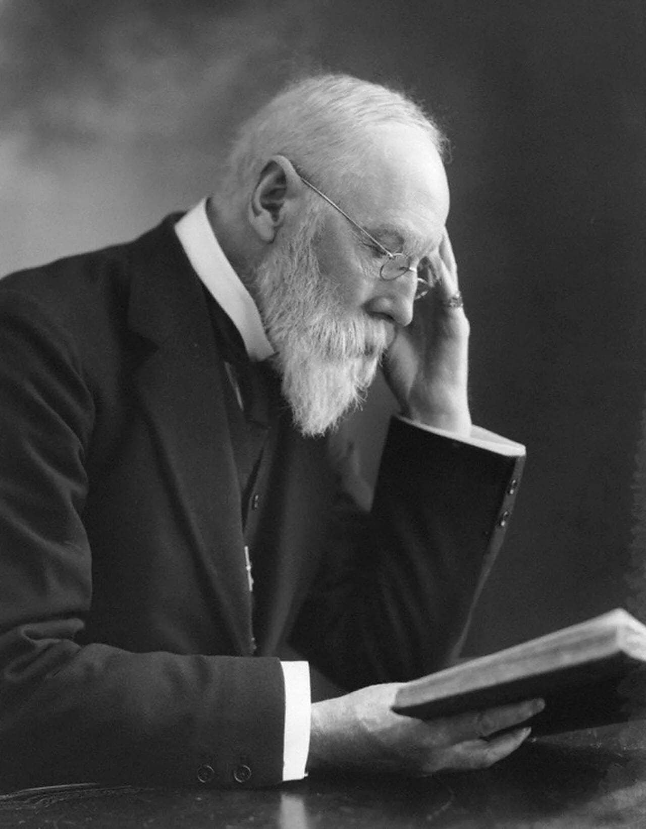 Portrait of George Abraham Grierson (1851–1941) – memorial page