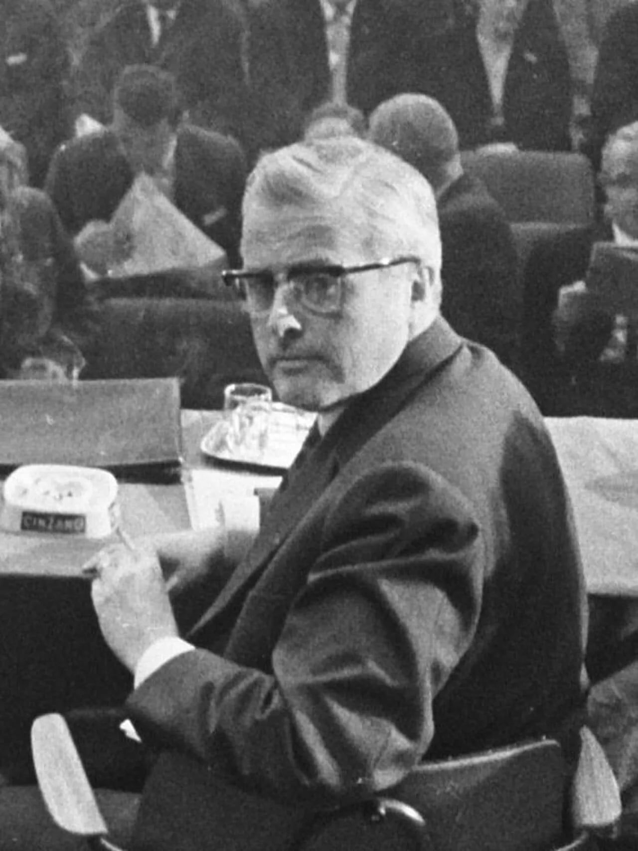 Porträt von Johannes ten Heuvelhof (1918–2003) – Gedenkseite