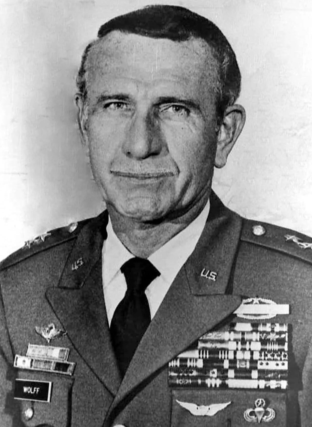 Portrait of Herbert E. Wolff (1925–2009) – memorial page