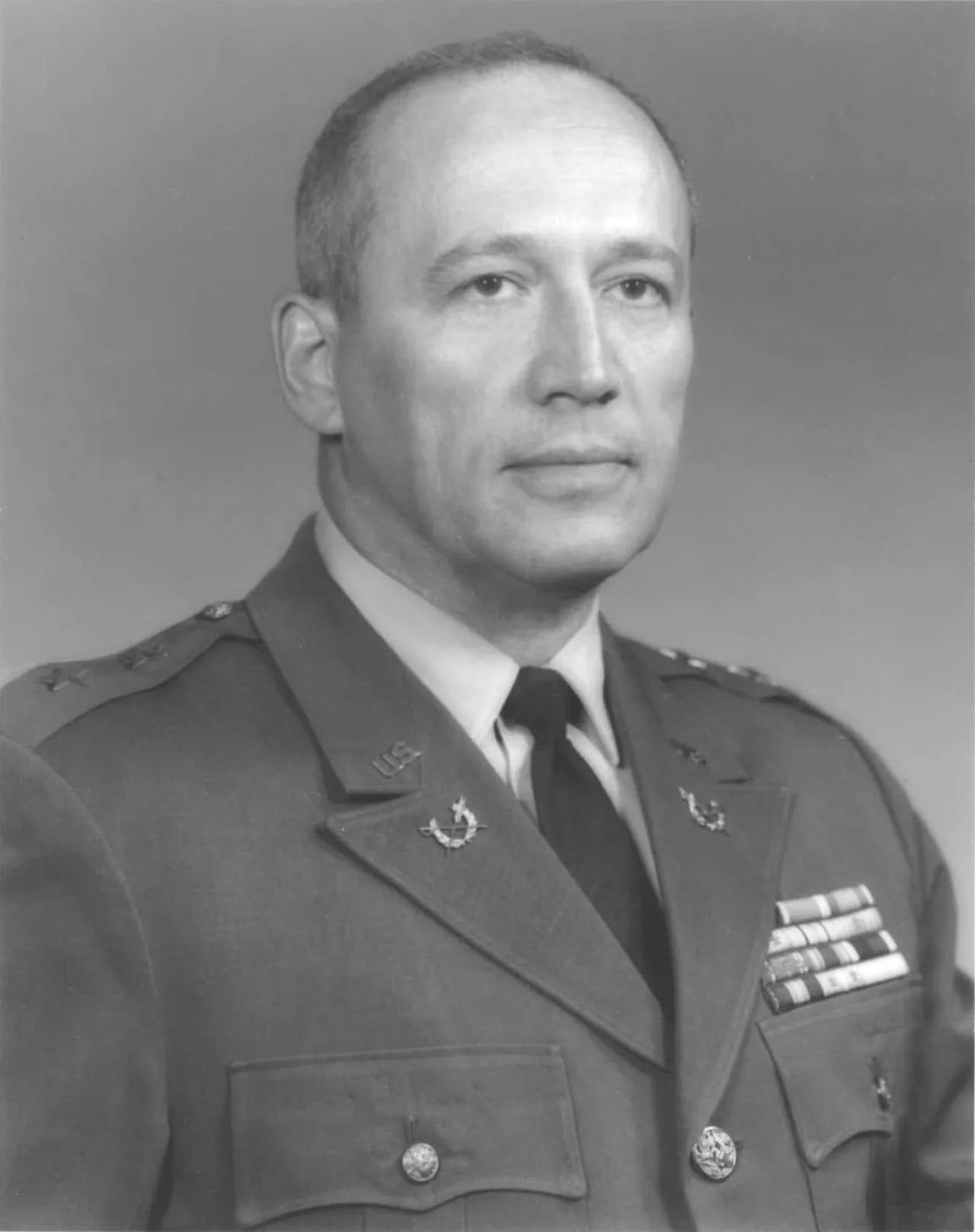 Portrait of Lawrence J. Fuller (1914–1998) – memorial page