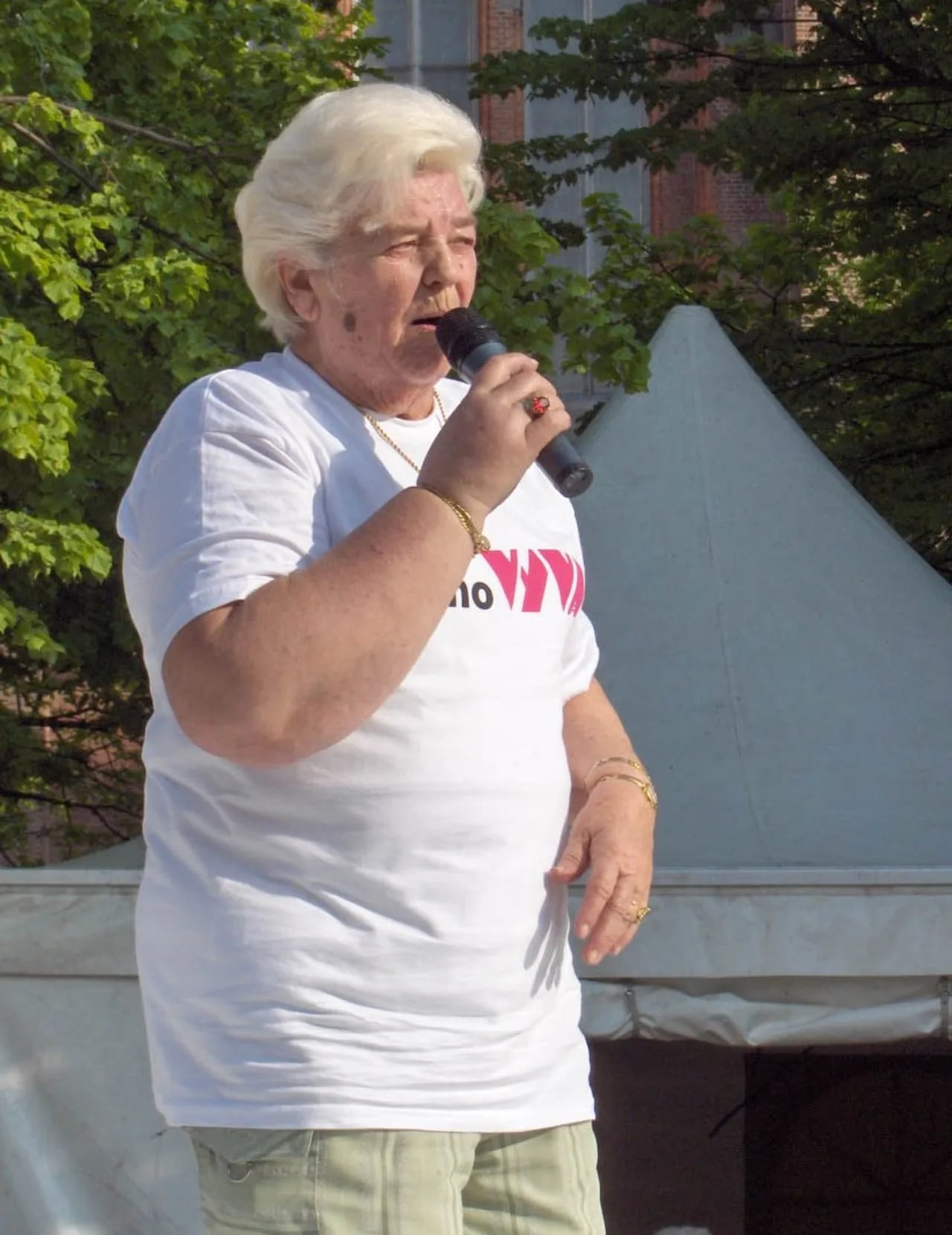 Porträt von Lucy Loes (1928–2010) – Gedenkseite