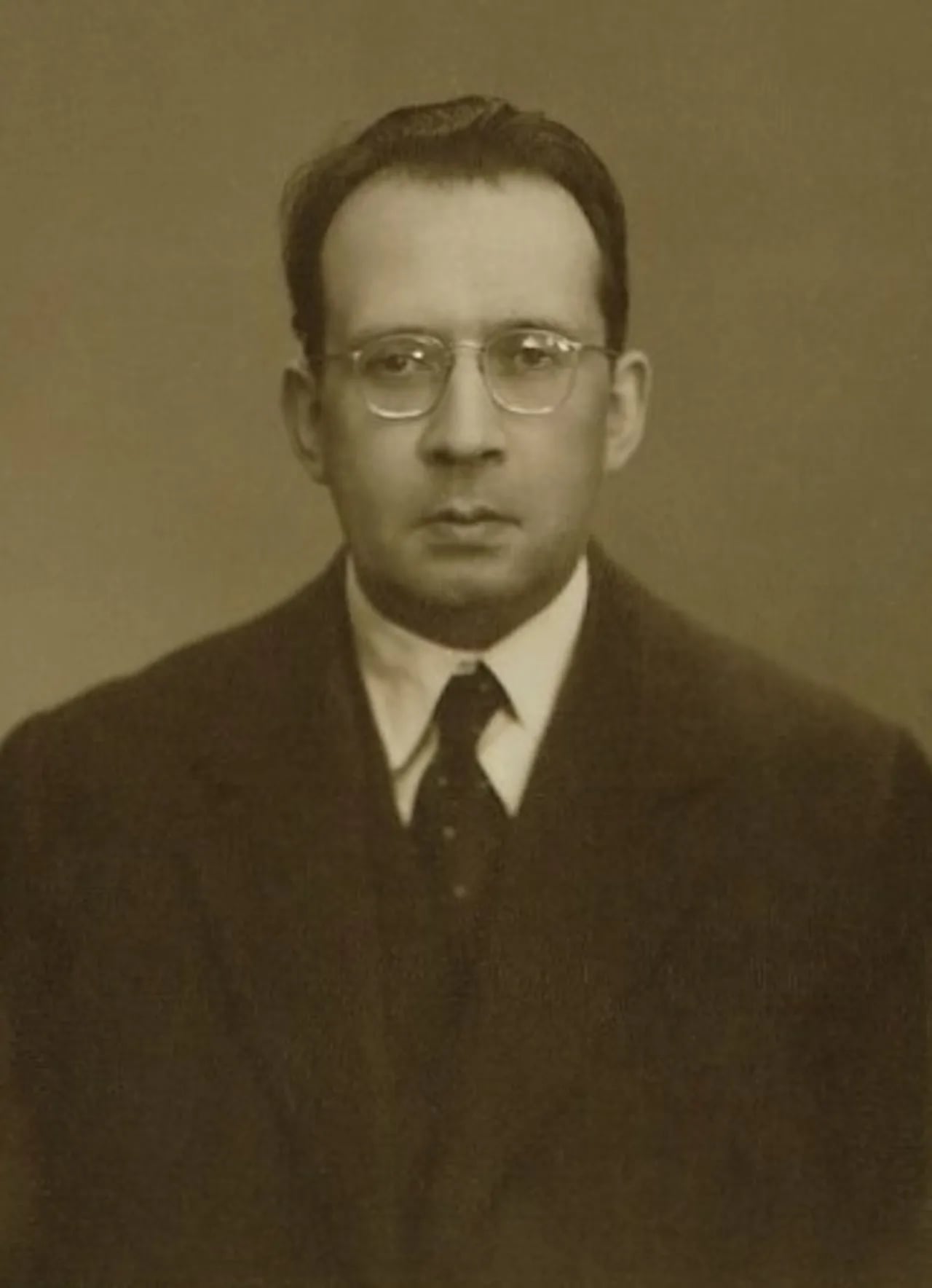 Portrait of Ruy Luís Gomes (1905–1984) – memorial page