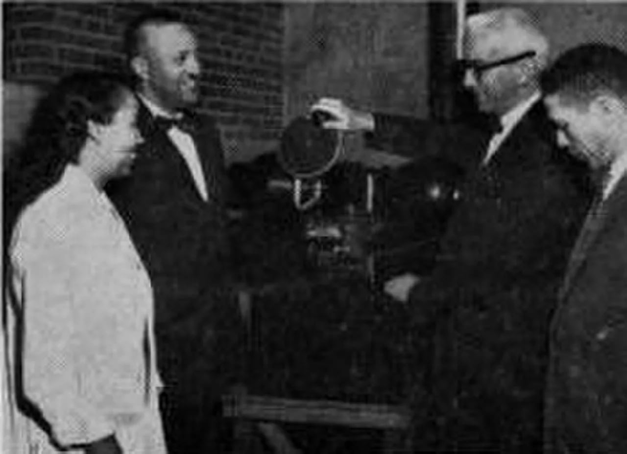 Portrait of Gladys W. Royal (1926–2002) – memorial page