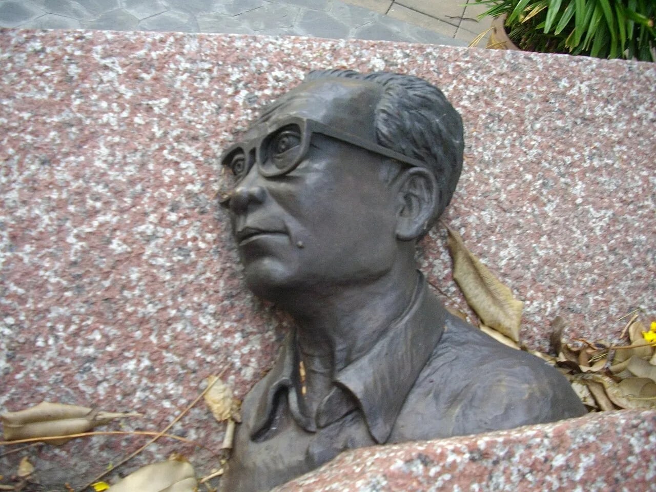 Portrait of Puey Ungphakorn (1916–1999) – memorial page