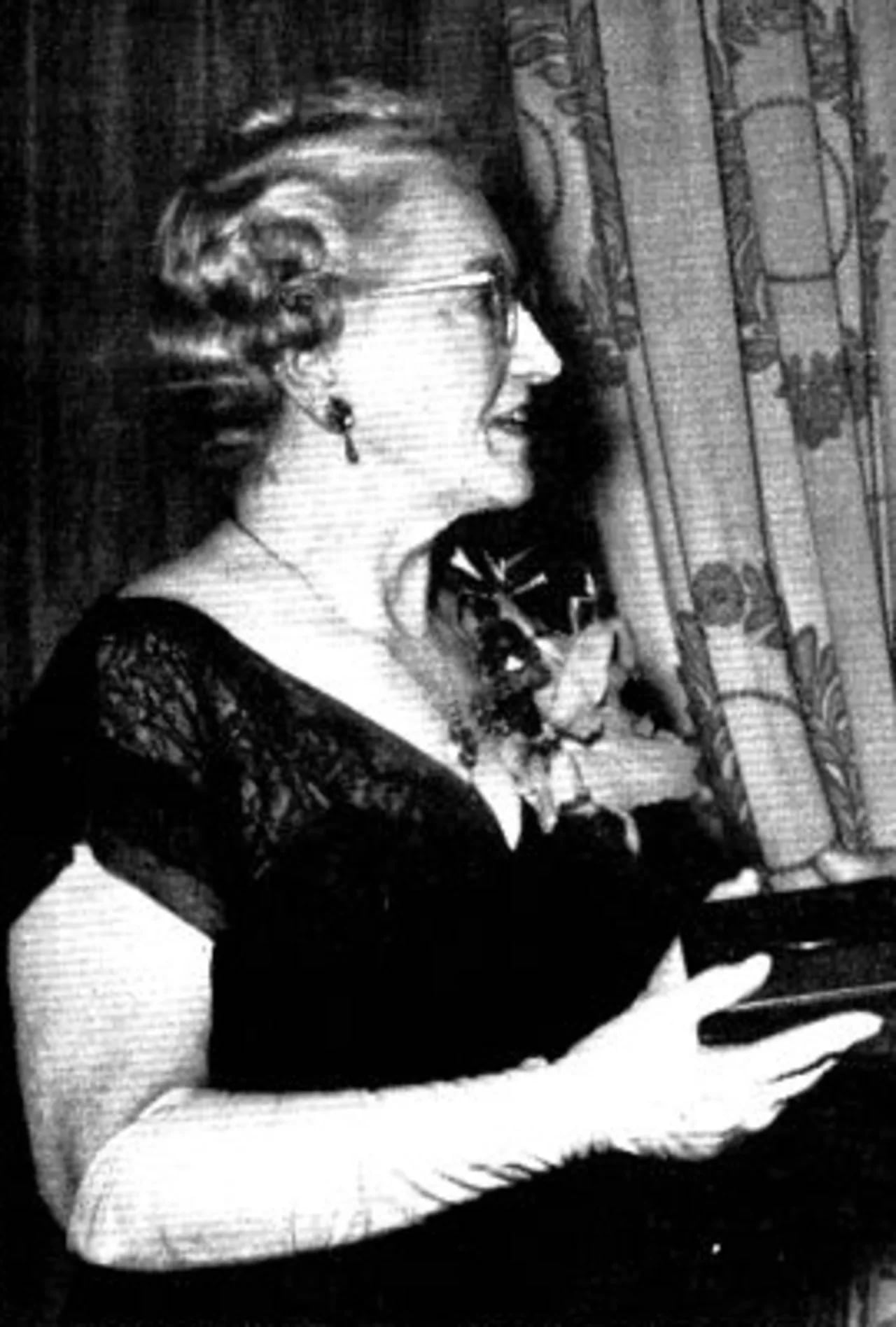 Portrait of Florence E. Wall (1893–1988) – memorial page