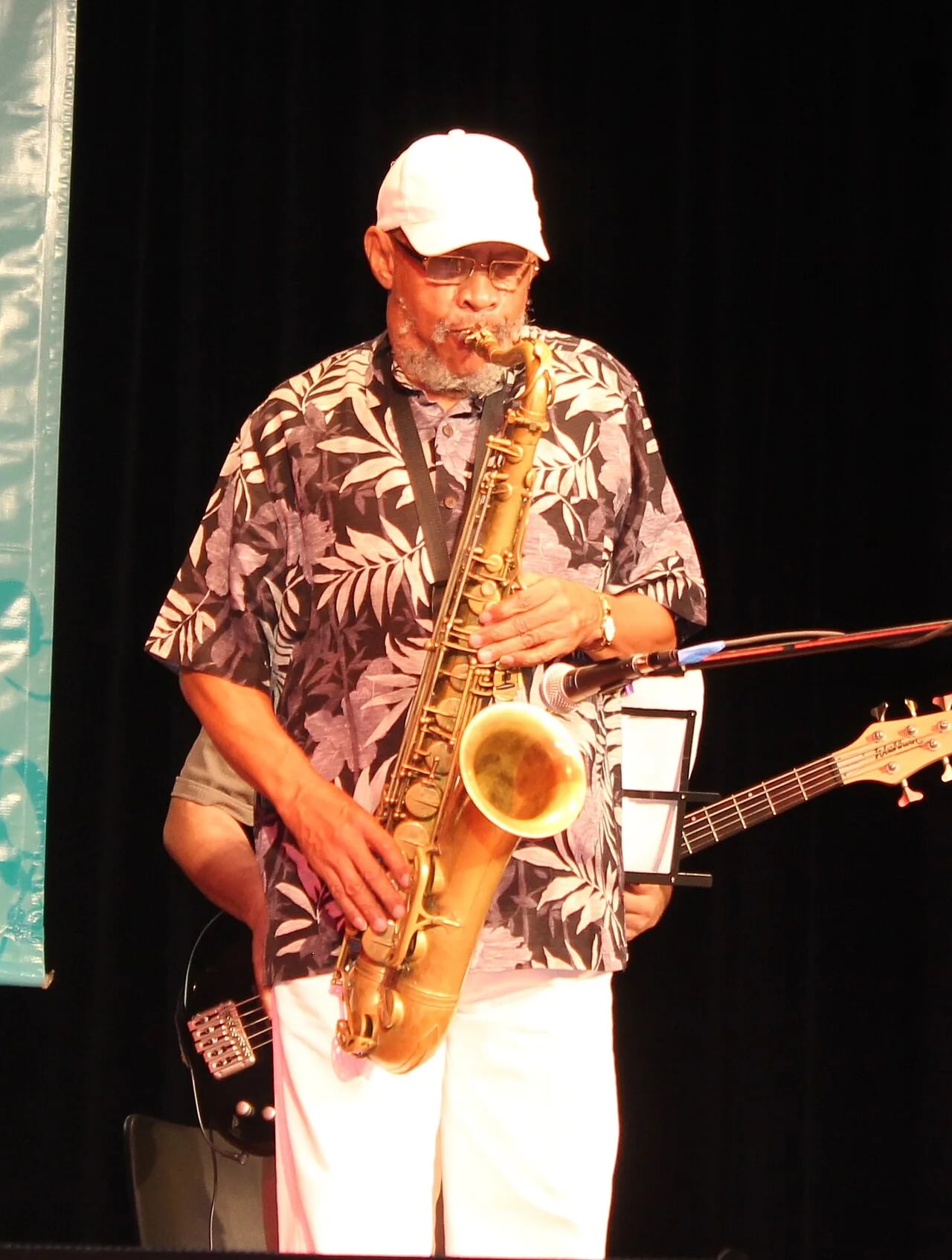 Porträt von Carlos Garnett (1938–2023) – Gedenkseite