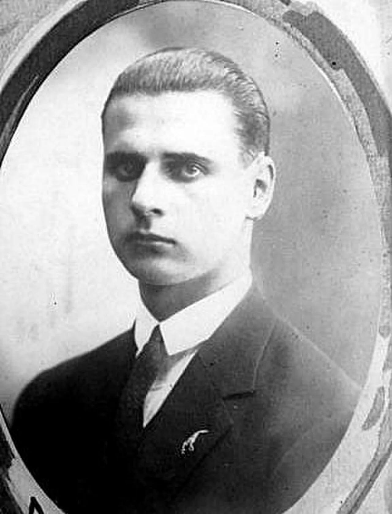Porträt von Tadeusz Dmoszyński (1903–1937) – Gedenkseite