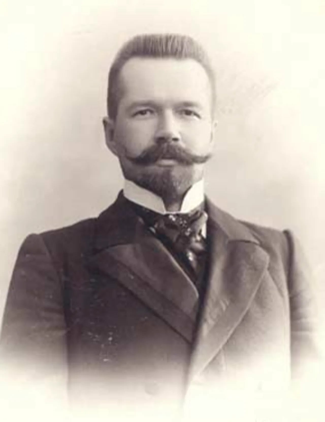 Porträt von Pawel Wassiljewitsch Sjusew (1867–1928) – Gedenkseite