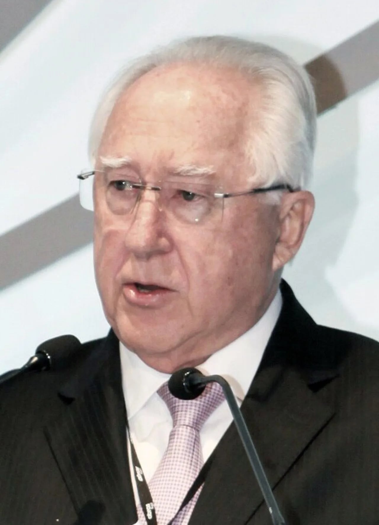 Porträt von Horst Paulmann Kemna (1935–2025) – Gedenkseite
