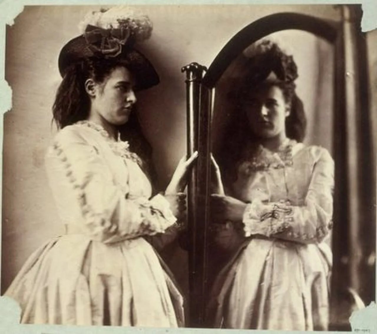 Porträt von Clementina Maude, Viscountess Hawarden (1822–1865) – Gedenkseite