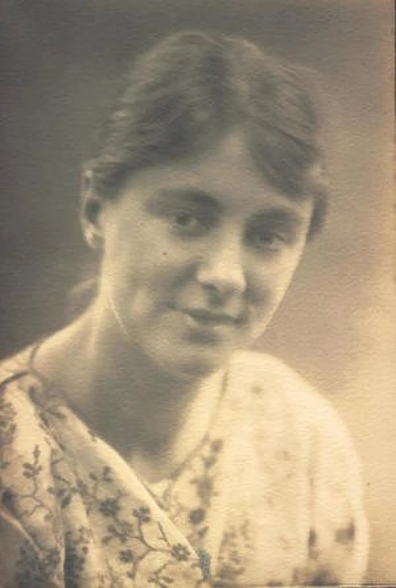 Portrait of Doris Brabham Hatt (1890–1969) – memorial page