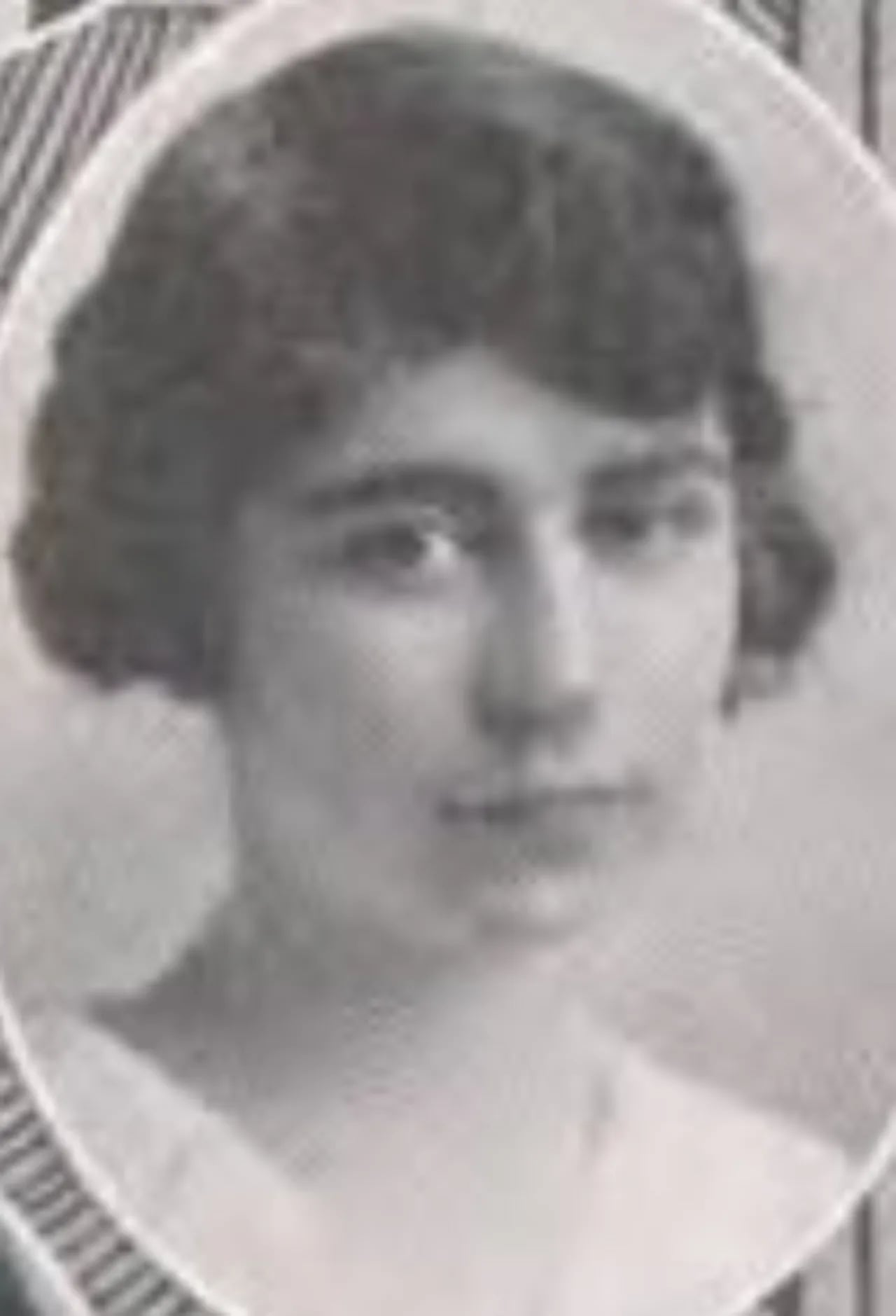 Portrait of Lillian B. Lawler (1898–1990) – memorial page