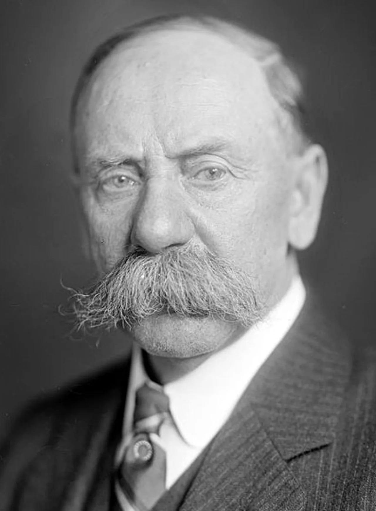 Porträt von Robert E. Evans (1856–1925) – Gedenkseite
