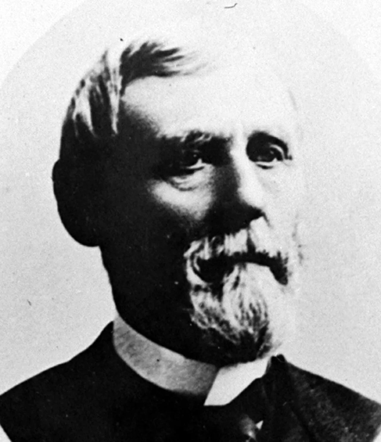 Portrait of Robert T. Davis (1823–1906) – memorial page
