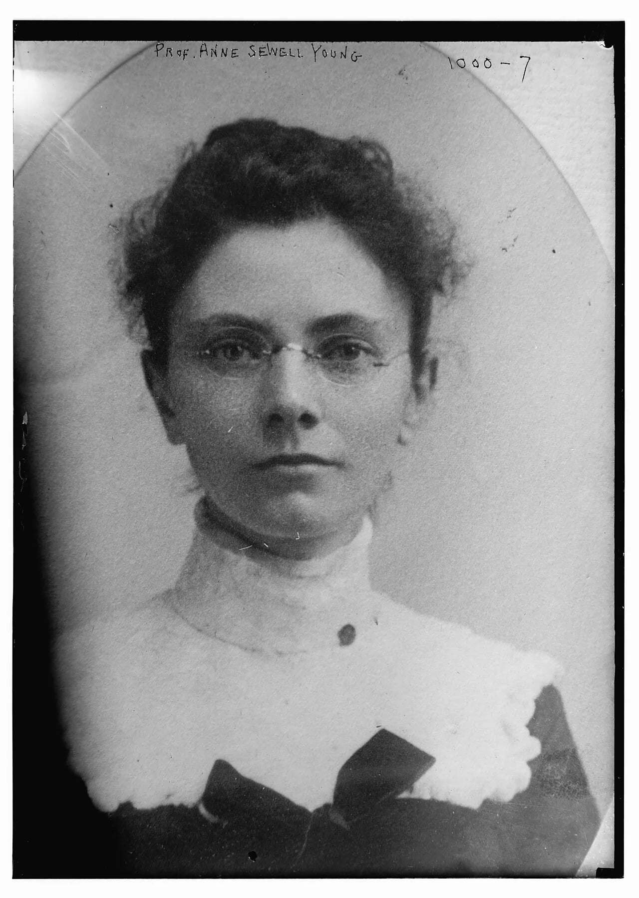 Portrait of Anne Sewell Young (1871–1961) – memorial page